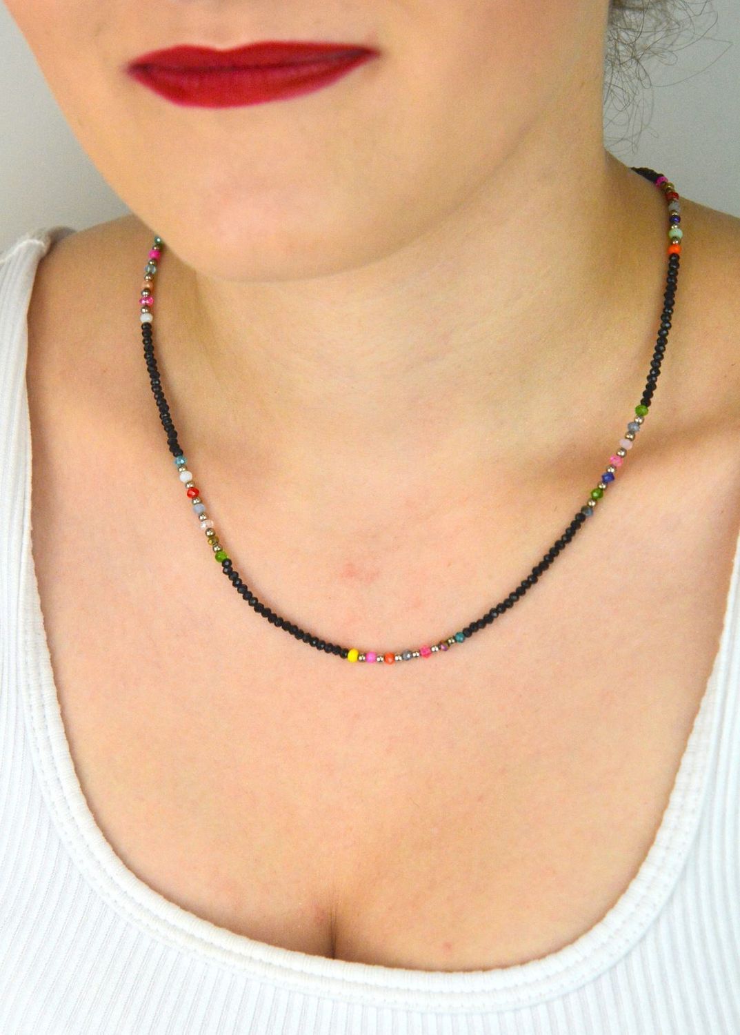 Naszyjnik damski srebrny 925 z czarnym spinelami i kolorowymi kamieniami. Długość 40+5 cm, zapięcie na karabińczyk. Elegancka, naturalna biżuteria idealna na każdą okazję.1.jpg