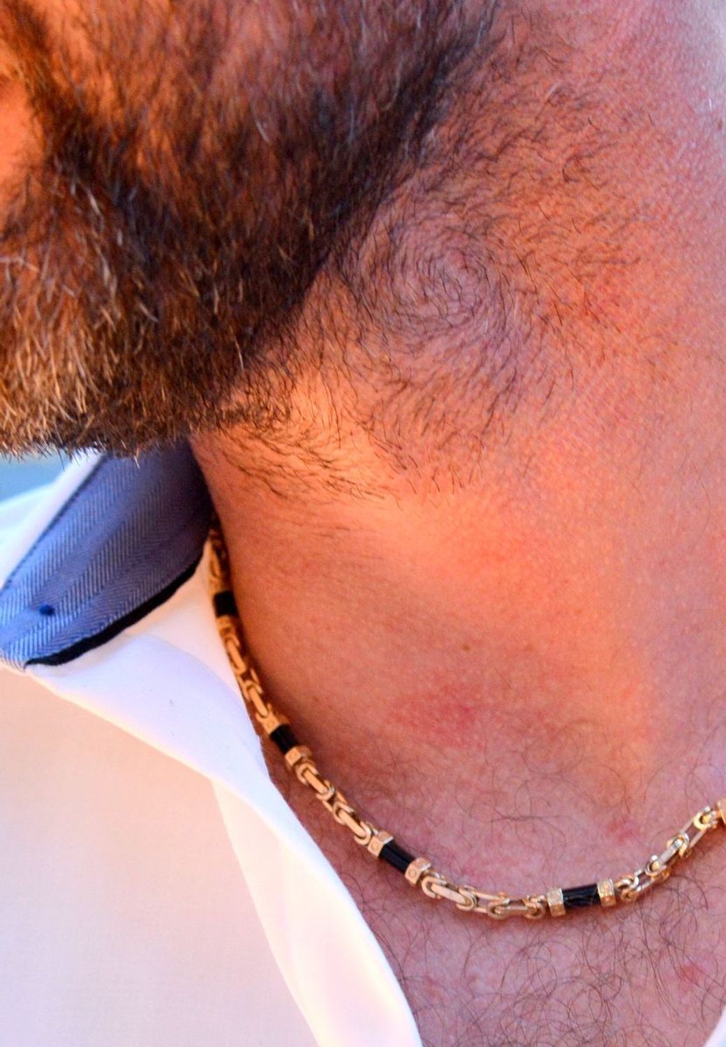 Złoty naszyjnik grube ogniwa królewski z onyksem Szanel DIA-NSZ-10995-585. Naszyjnik o długości 60 cm z gwoździem Chanel.jpg