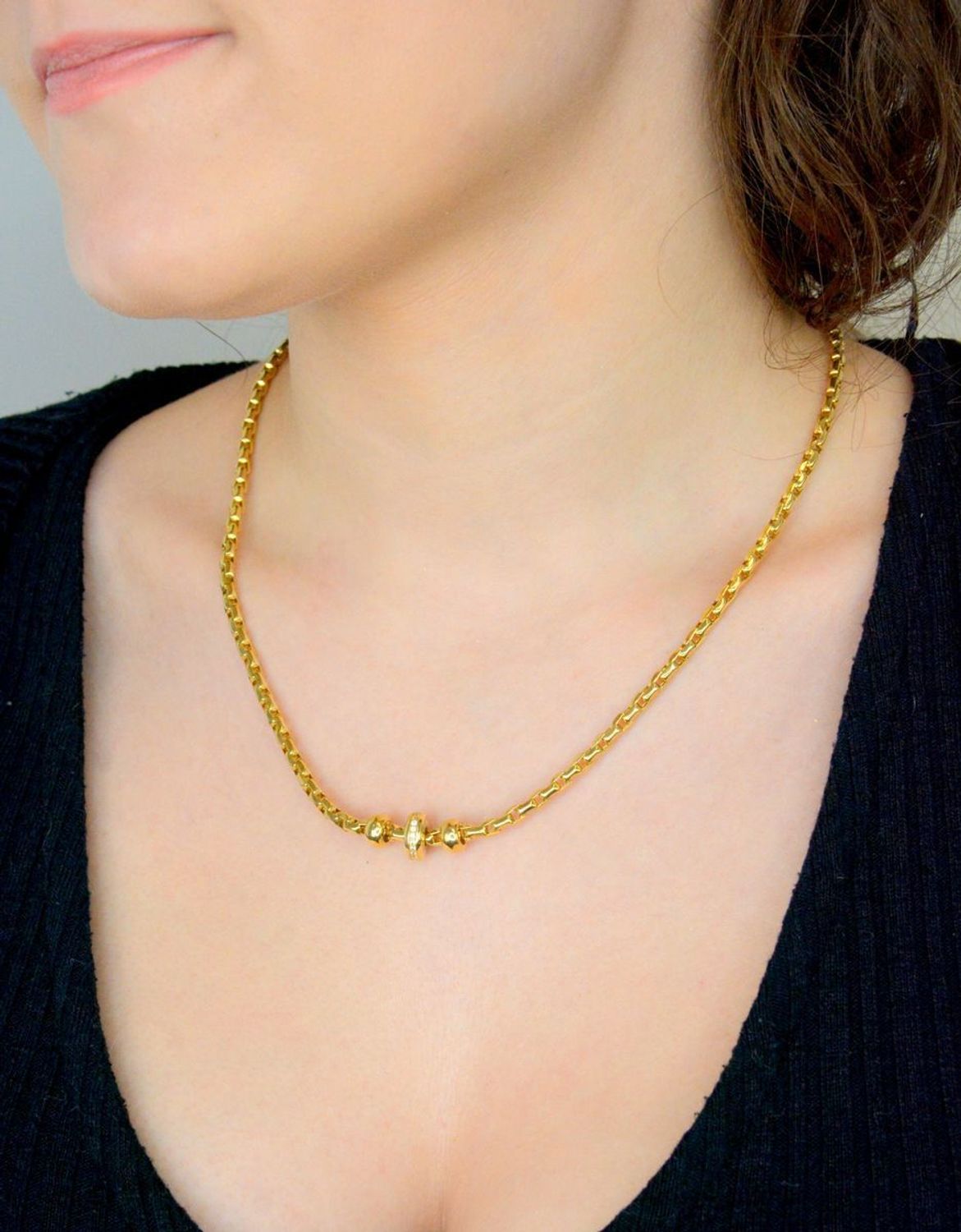 Bogata złota kolia duże ogniwa z charmsem złoto próba 585 DIA-NSZ-11003-585. Efektowny naszyjnik wykonany z najwyższej jakości złota próby 585.1.jpg