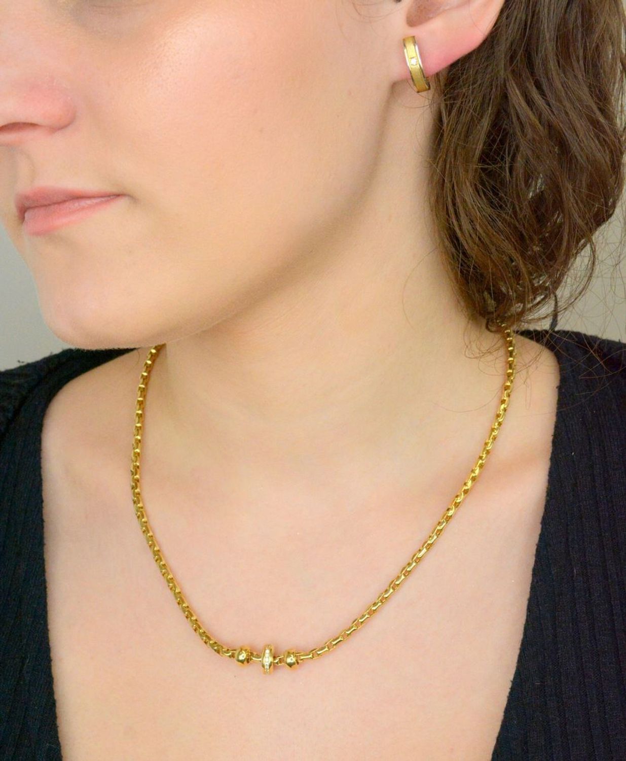 Bogata złota kolia duże ogniwa z charmsem złoto próba 585 DIA-NSZ-11003-585. Efektowny naszyjnik wykonany z najwyższej jakości złota próby 585.1.jpg