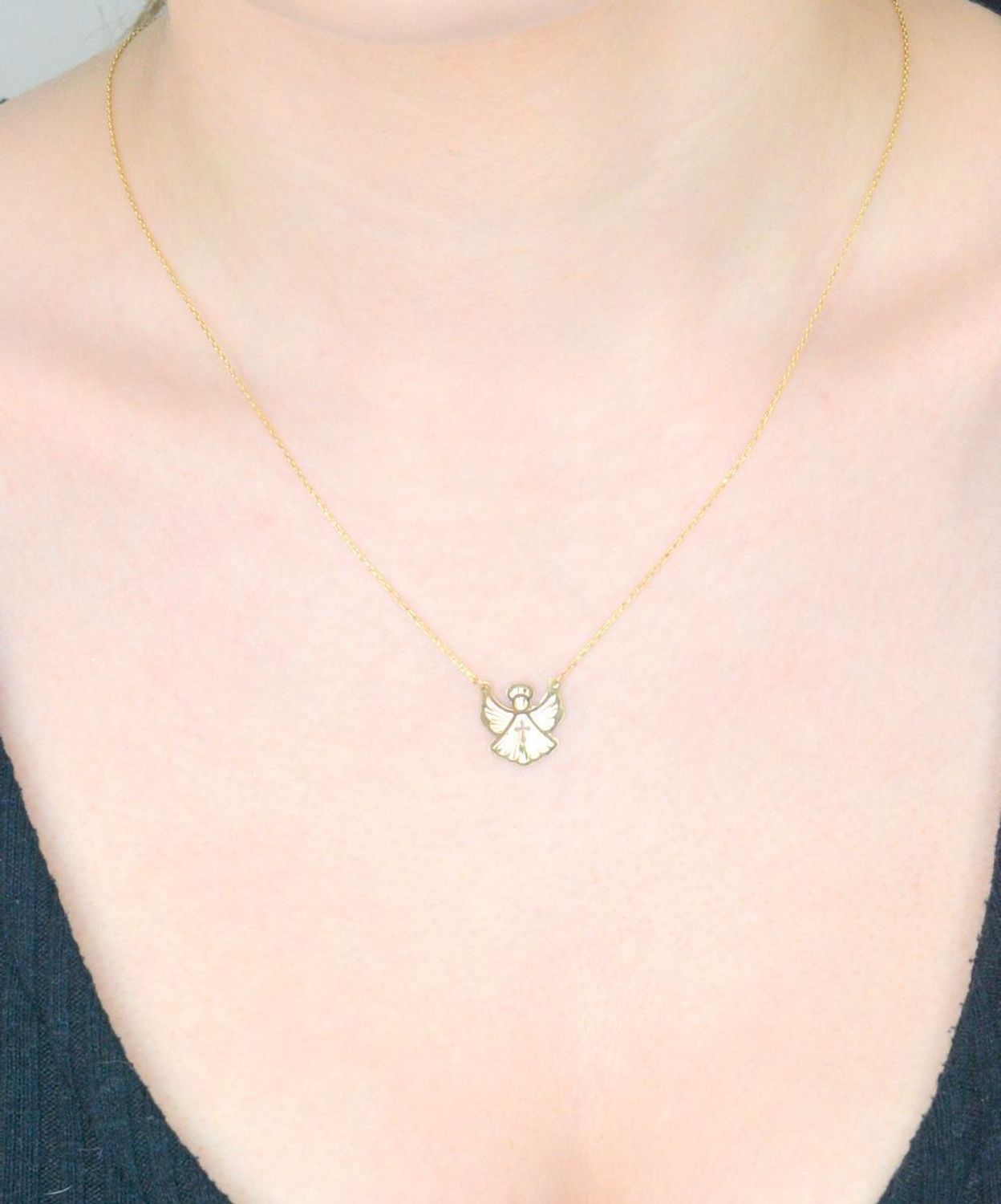 Złoty naszyjnik Anioł z aniołkiem 585 DIA-NSZ-11102-585. Delikatna celebrytka z zawieszką aniołkiem. Niezwykły blask kruszcu w połączeniu ze złotą zawieszką to idealne zestawienie na każdą1.jpg