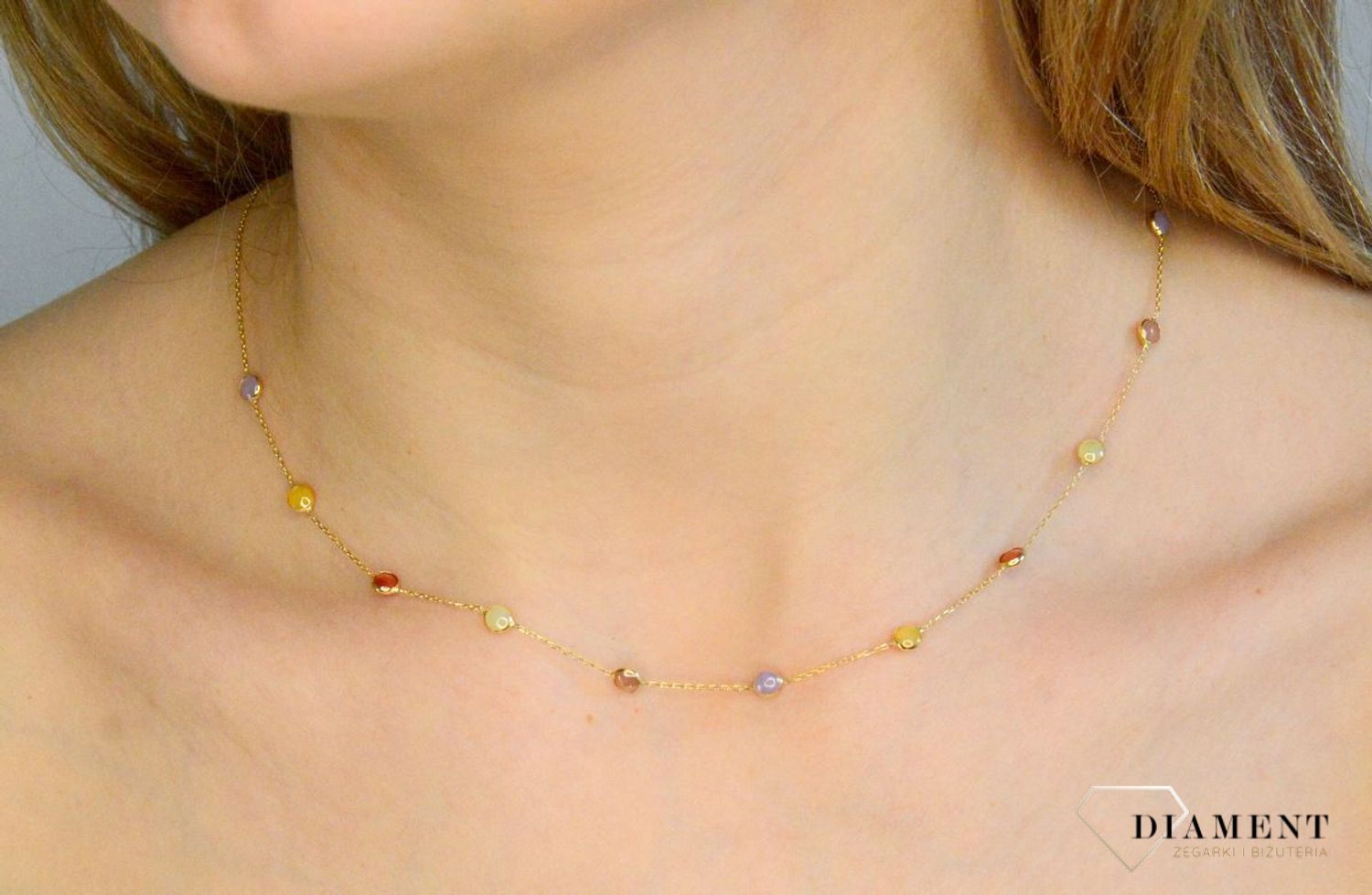 Złoty naszyjnik damski 585 celebrytka z kolorowymi zawieszkami DIA-NSZ-11205-585. Złota celebrytka z kolorowymi kamieniami. Delikatna celebrytka wykonana z najwyższej jakości złota próby 585. Złoty naszyjnik na prezent..jpg