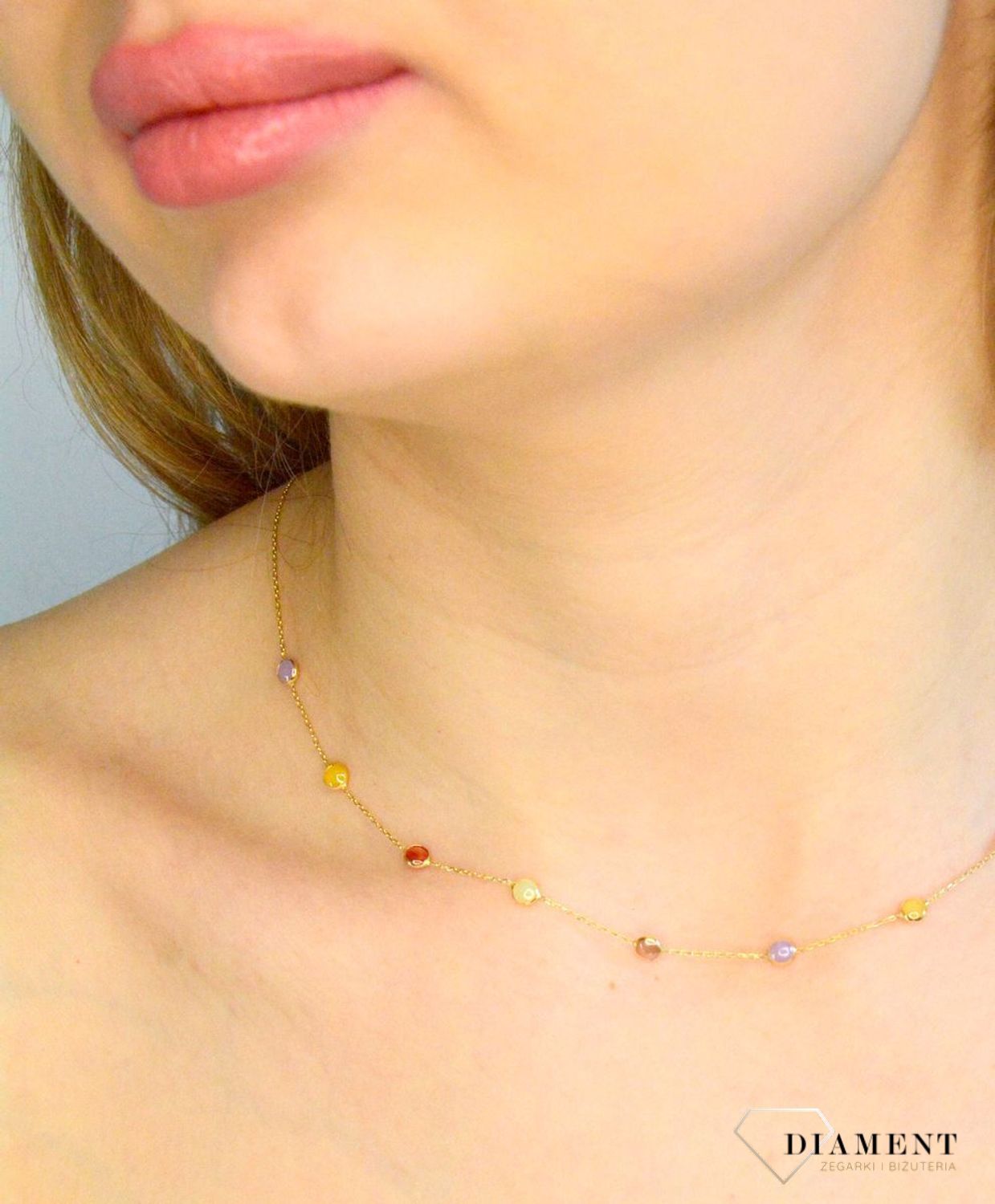 Złoty naszyjnik damski 585 celebrytka z kolorowymi zawieszkami DIA-NSZ-11205-585. Złota celebrytka z kolorowymi kamieniami. Delikatna celebrytka wykonana z najwyższej jakości złota próby 585. Złoty naszyjnik na prezent..jpg