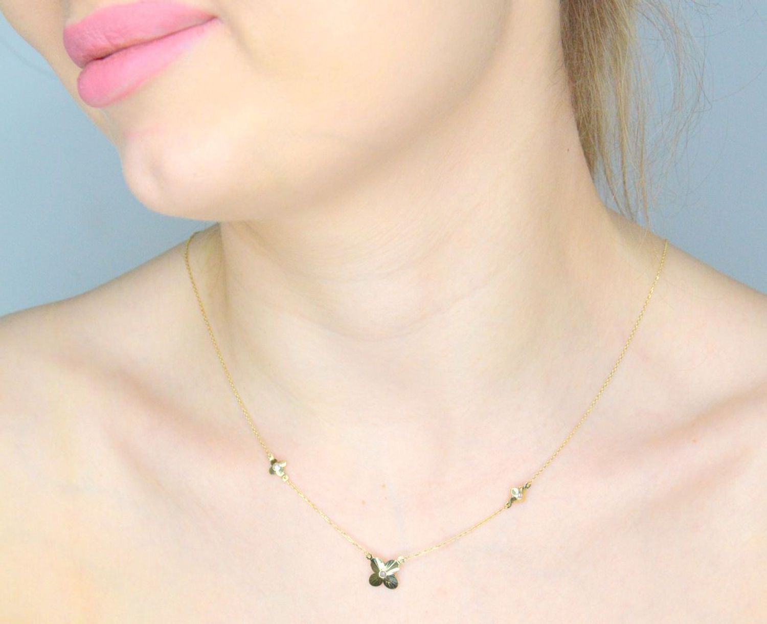 Naszyjnik damski złoty 375 Grawerowane kwiatki z cyrkonią DIA-NSZ-11236-375 (4).jpg