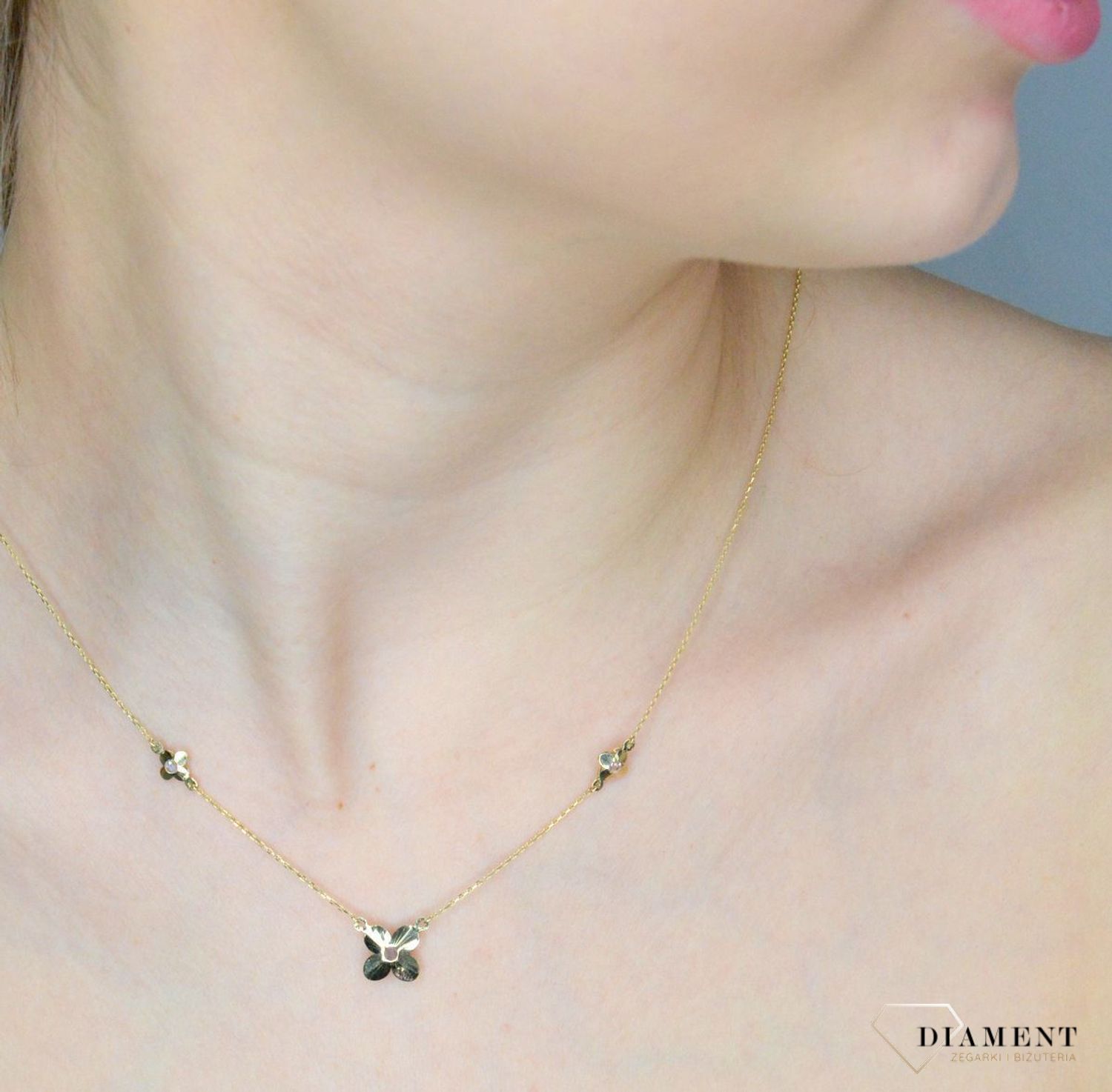 Naszyjnik damski złoty 375 Grawerowane kwiatki z cyrkonią DIA-NSZ-11236-375 (4).jpg
