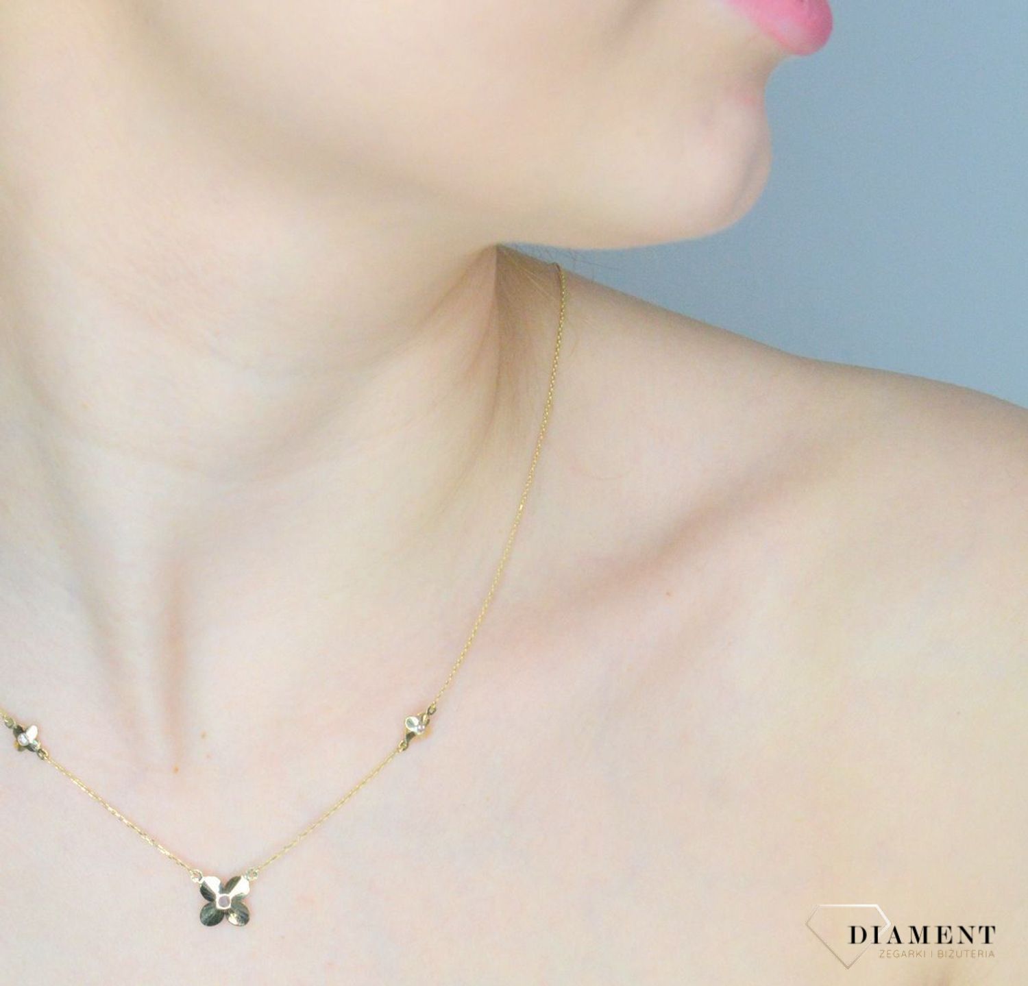 Naszyjnik damski złoty 375 Grawerowane kwiatki z cyrkonią DIA-NSZ-11236-375 (4).jpg