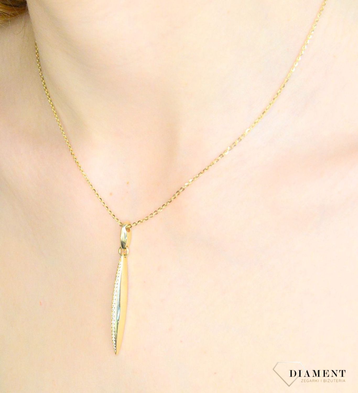 Złoty naszyjnik damski 585 podłużny wisiorek z cyrkoniami DIA-NSZ-11280-585. Naszyjnik damski złoty. Złoty naszyjnik damski ankier. Złoty naszyjnik damski z podłużną zawieszką. Naszyjnik damski złoty na prezent (4).jpg