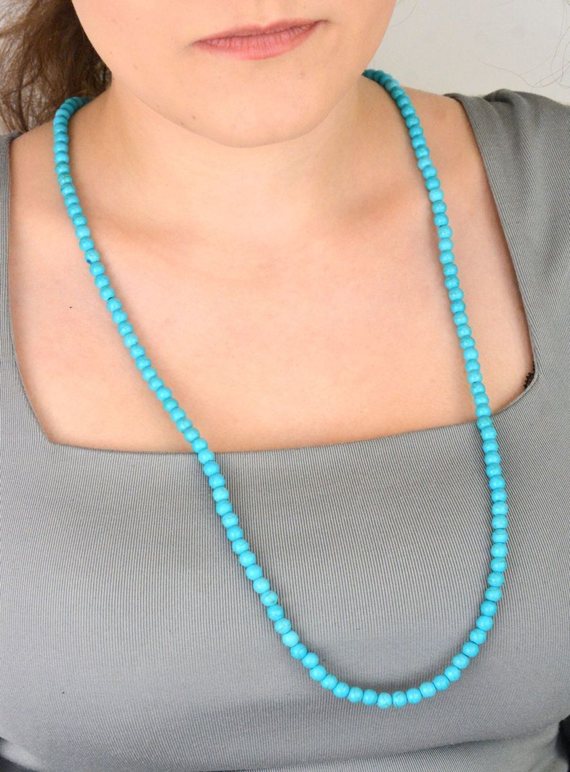 Elegancki naszyjnik ze srebra 925, zdobiony naturalnymi jadeitami w kolorze niebieskim. Długość 80 cm. Stylowy, trwały, idealny na prezent.2.jpg