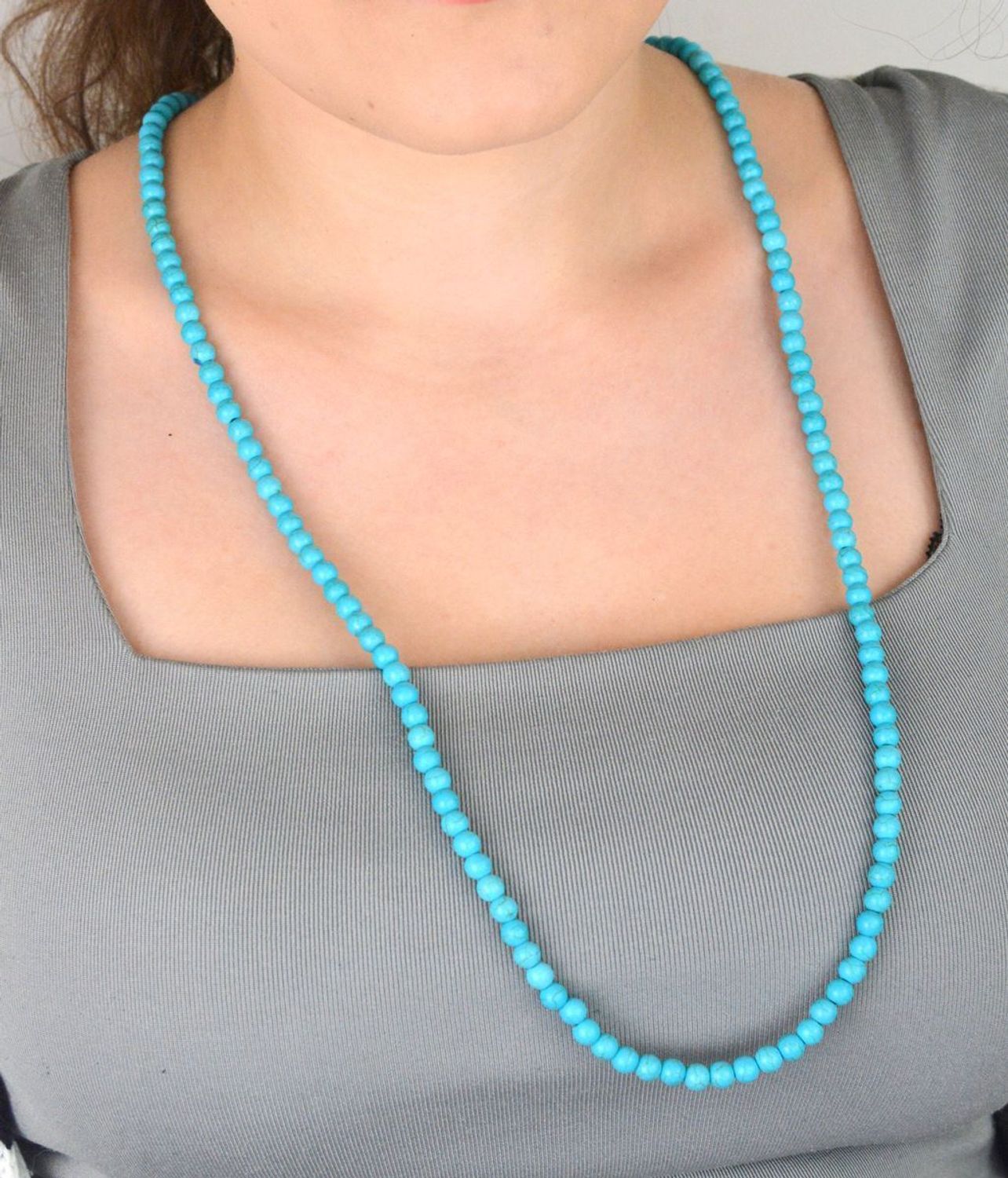 Elegancki naszyjnik ze srebra 925, zdobiony naturalnymi jadeitami w kolorze niebieskim. Długość 80 cm. Stylowy, trwały, idealny na prezent.2.jpg