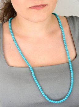 Elegancki naszyjnik ze srebra 925, zdobiony naturalnymi jadeitami w kolorze niebieskim. Długość 80 cm. Stylowy, trwały, idealny na prezent (1).JPG