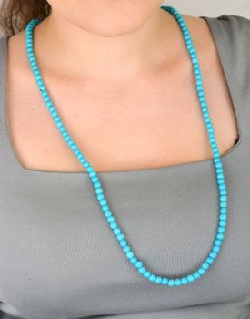 Elegancki naszyjnik ze srebra 925, zdobiony naturalnymi jadeitami w kolorze niebieskim. Długość 80 cm. Stylowy, trwały, idealny na prezent (3).JPG