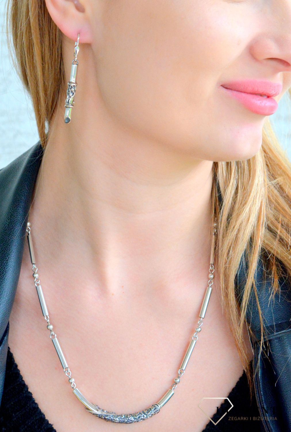 Srebrny naszyjnik damski 925 oksydowany o nowoczesnym wzorze DIA-NSZ-11372-925. Srebrny naszyjnik damski. Naszyjnik srebrny o nowoczesnym wzorze. Srebrny naszyjnik oksydowany na prezent..jpg