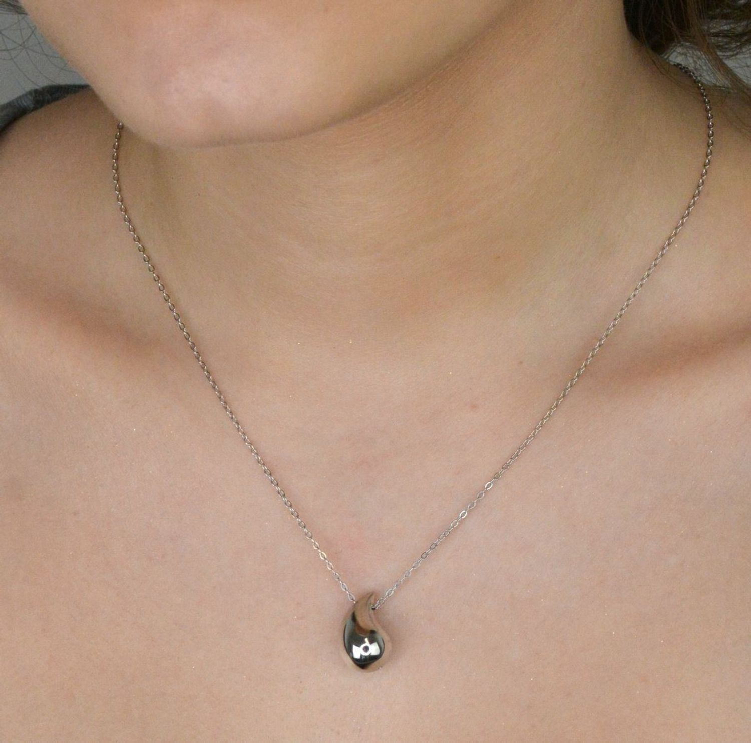 Naszyjnik srebrny celebrytka gładka łezka próba 925 DIA-NSZ-11485-925. Naszyjnik wykonany z najwyższej jakości srebra. Idealny pomysł na prezent dla każdej kobiety.1.jpg