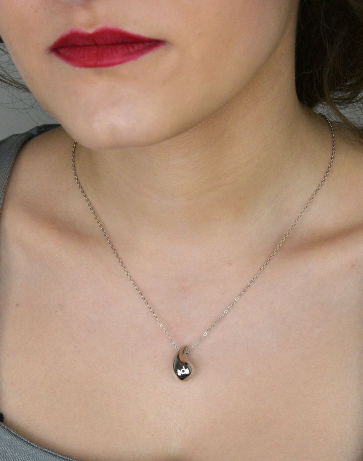 Naszyjnik srebrny celebrytka gładka łezka próba 925 DIA-NSZ-11485-925. Naszyjnik wykonany z najwyższej jakości srebra. Idealny pomysł na prezent dla każdej kobiety.1.jpg