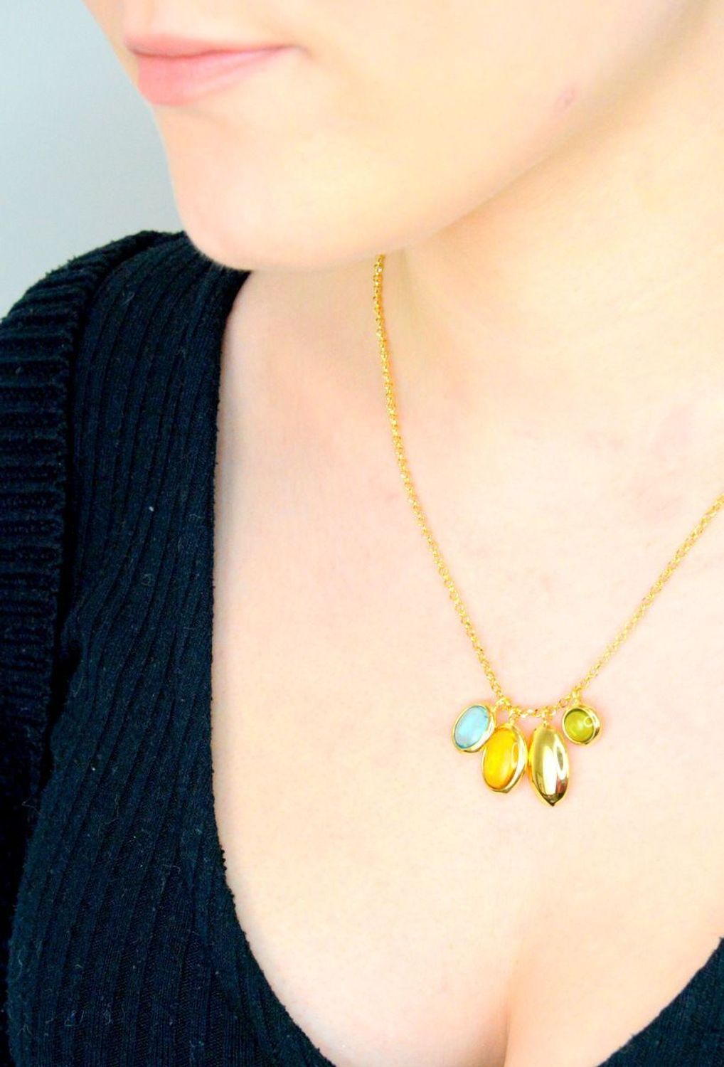 Naszyjnik srebrny pozł. kolorowe cyrkonie pr 925, DIA-NSZ-11687-925 Naszyjnik wykonany z najwyższej jakości srebra. Idealny pomysł na prezent dla każdej kobiety. Naszyjnik będzie idealnym prezentem dla ukochane1.jpg