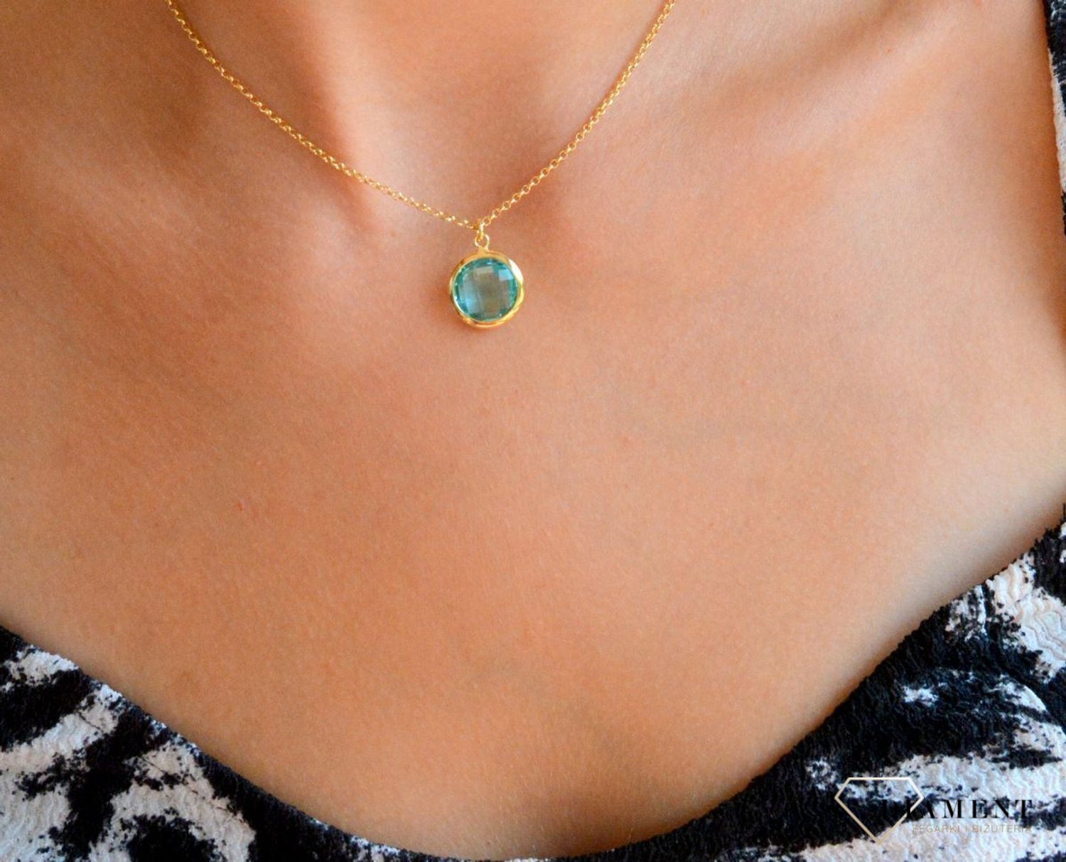 Srebrny naszyjnik damski pokryty złotem z okrągłym turkusowym oczkiem DIA-NSZ-11693-925 (2).jpg