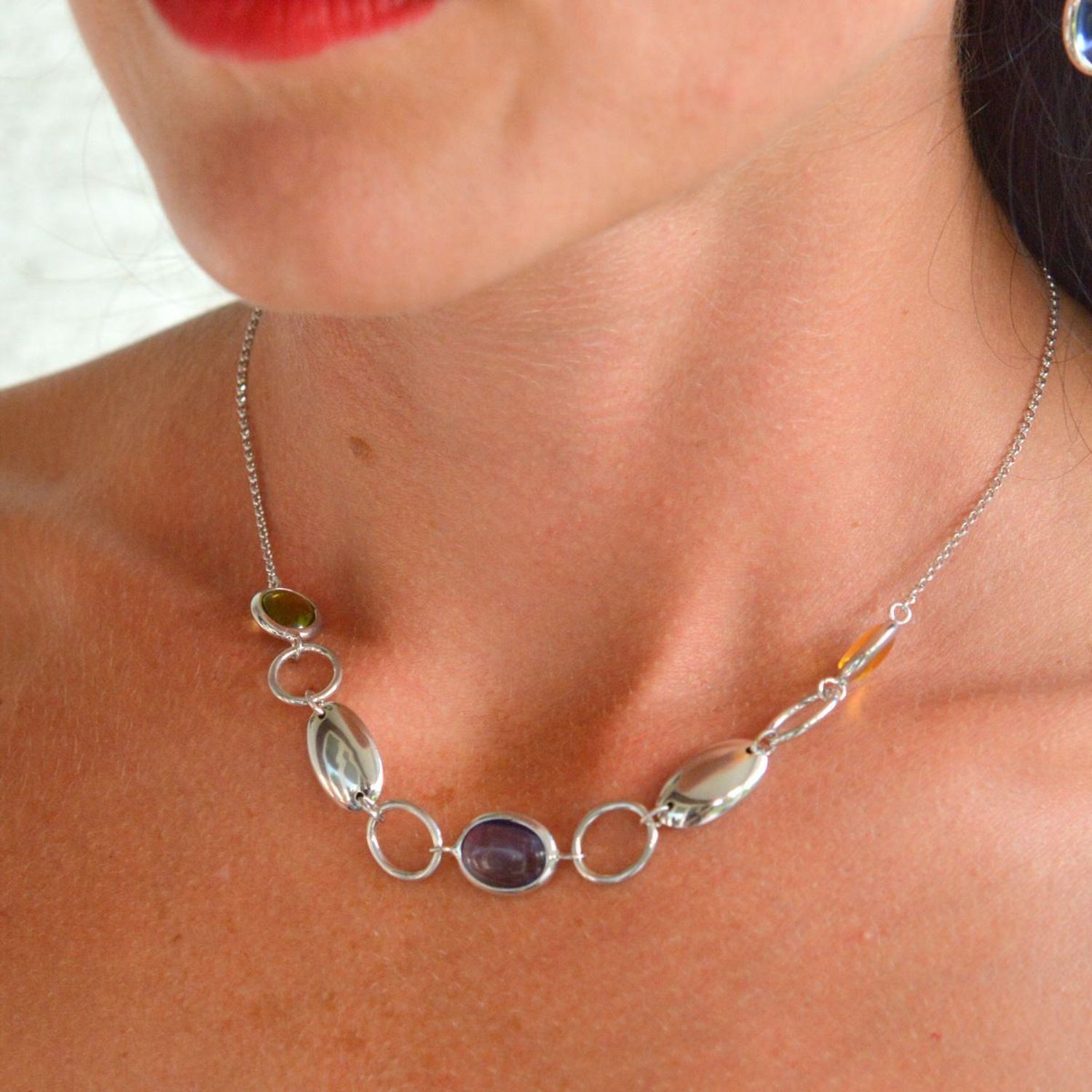 Srebrny naszyjnik damski  owale ozdobione kolorowymi cyrkoniami DIA-NSZ-11699-925 (2).jpg