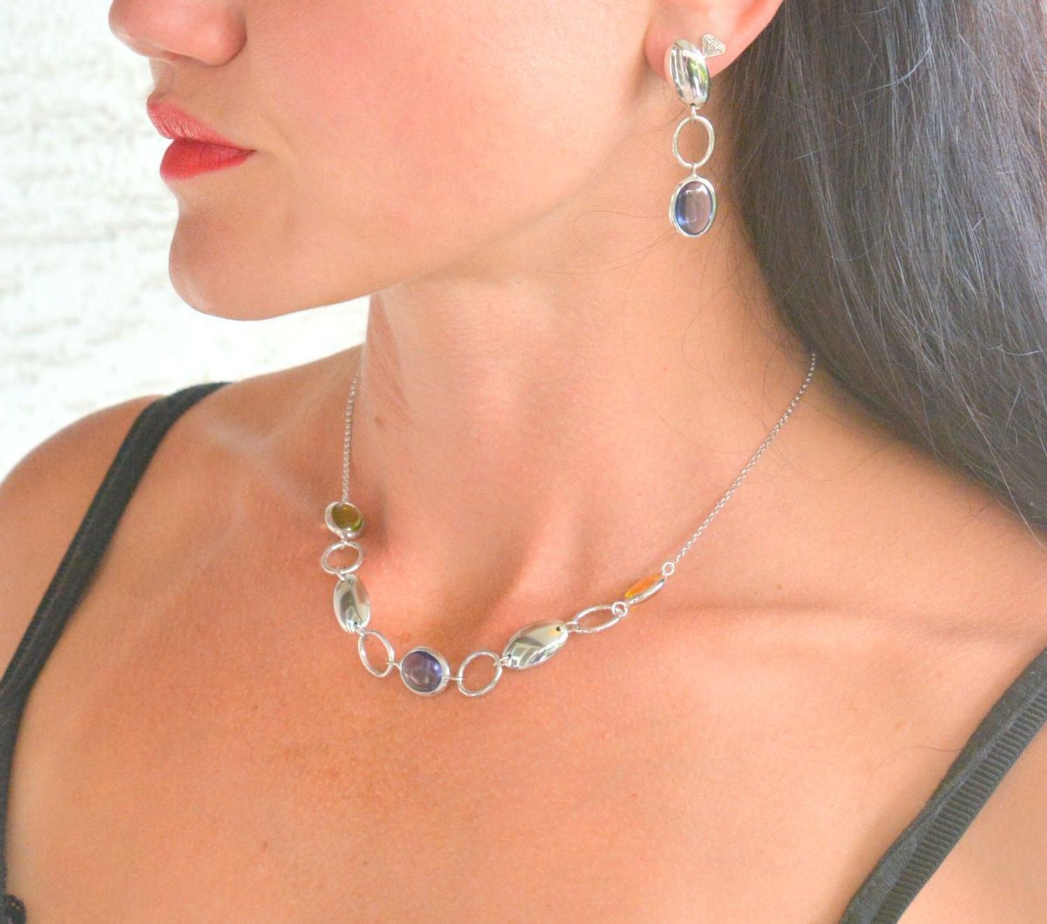 Srebrny naszyjnik damski  owale ozdobione kolorowymi cyrkoniami DIA-NSZ-11699-925 (2).jpg