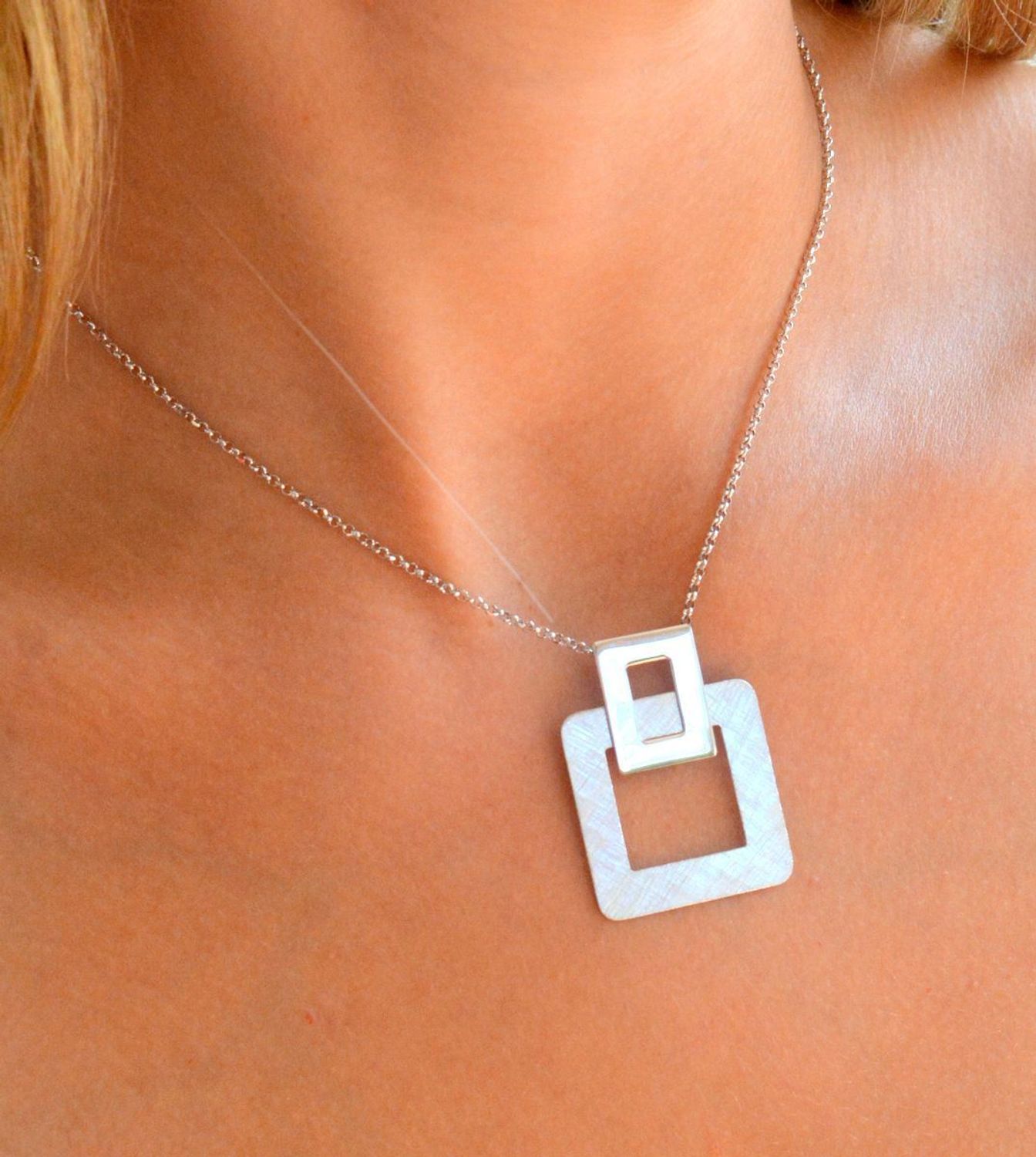 Srebrny naszyjnik damski 925 duża matowa zawieszka DIA-NSZ-11710-925 (3).jpg