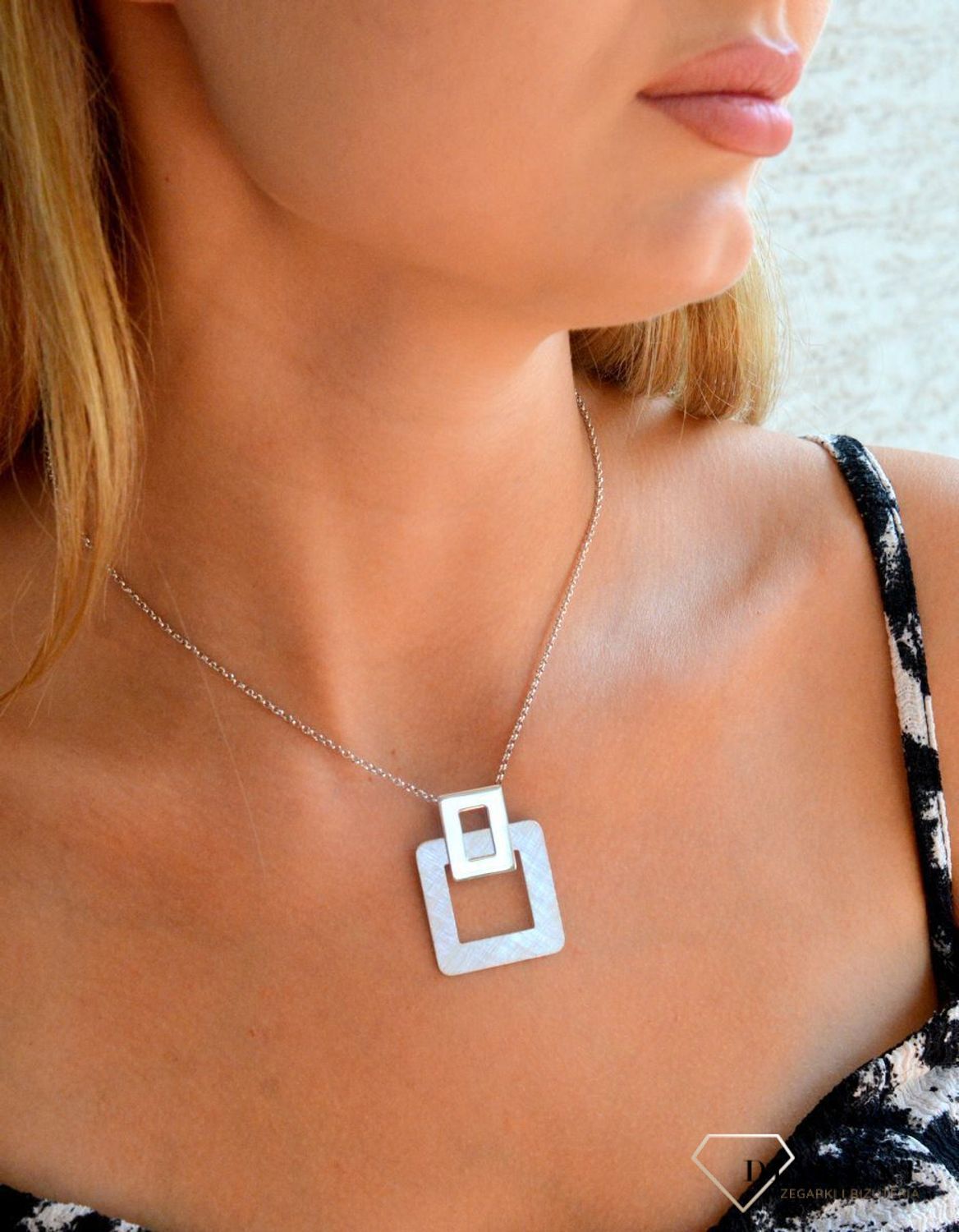 Srebrny naszyjnik damski 925 duża matowa zawieszka DIA-NSZ-11710-925 (3).jpg