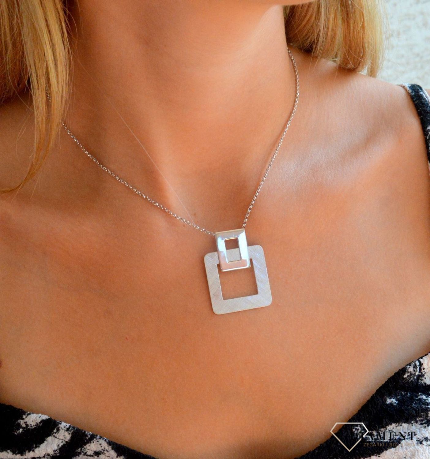 Srebrny naszyjnik damski 925 duża matowa zawieszka DIA-NSZ-11710-925 (3).jpg