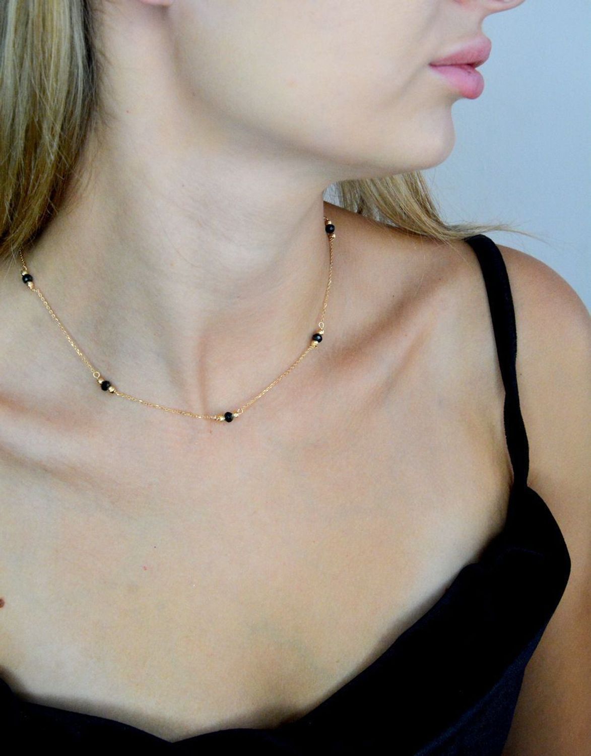 Srebrny naszyjnik damski 925 pozłacana celebrytka z kulkami i czarnymi koralikami DIA-NSZ-11787-925 (2).jpg