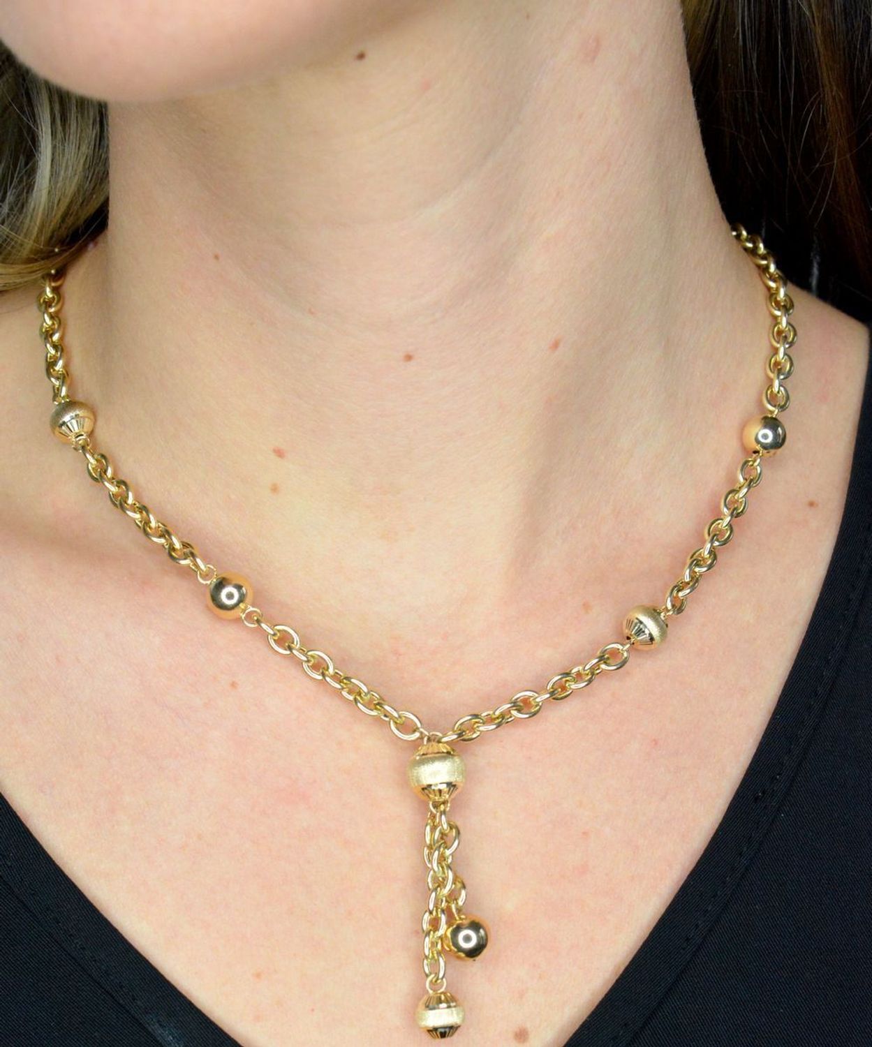 Złoty naszyjnik damski 585 ozdobiony kuleczkami DIA-NSZ-11954-585. Złoty naszyjnik damski. Złoty naszyjnik próby 585. Naszyjnik złoty damski z kulkami. Naszyjnik damski na prezent (2).jpg