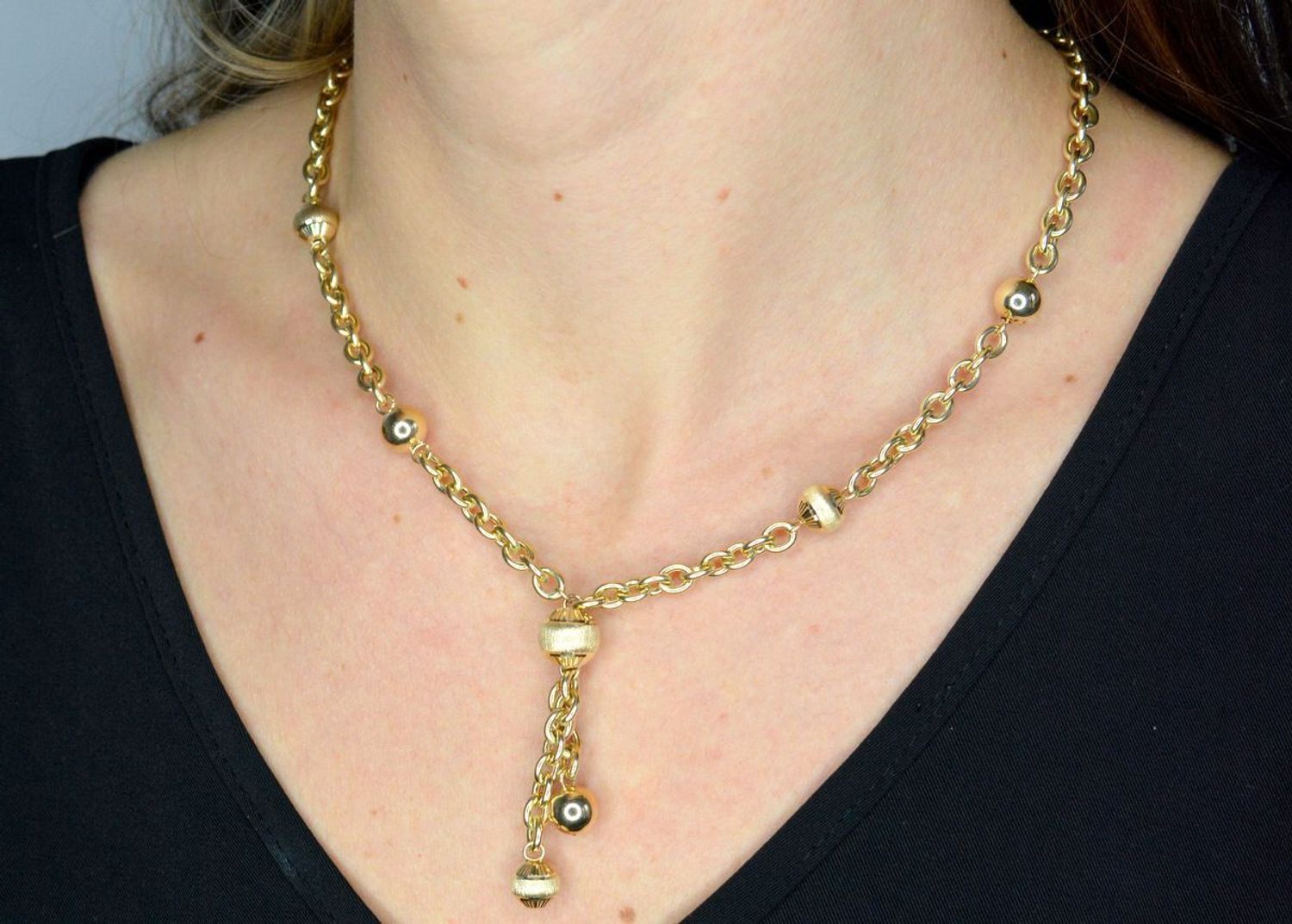 Złoty naszyjnik damski 585 ozdobiony kuleczkami DIA-NSZ-11954-585. Złoty naszyjnik damski. Złoty naszyjnik próby 585. Naszyjnik złoty damski z kulkami. Naszyjnik damski na prezent (2).jpg