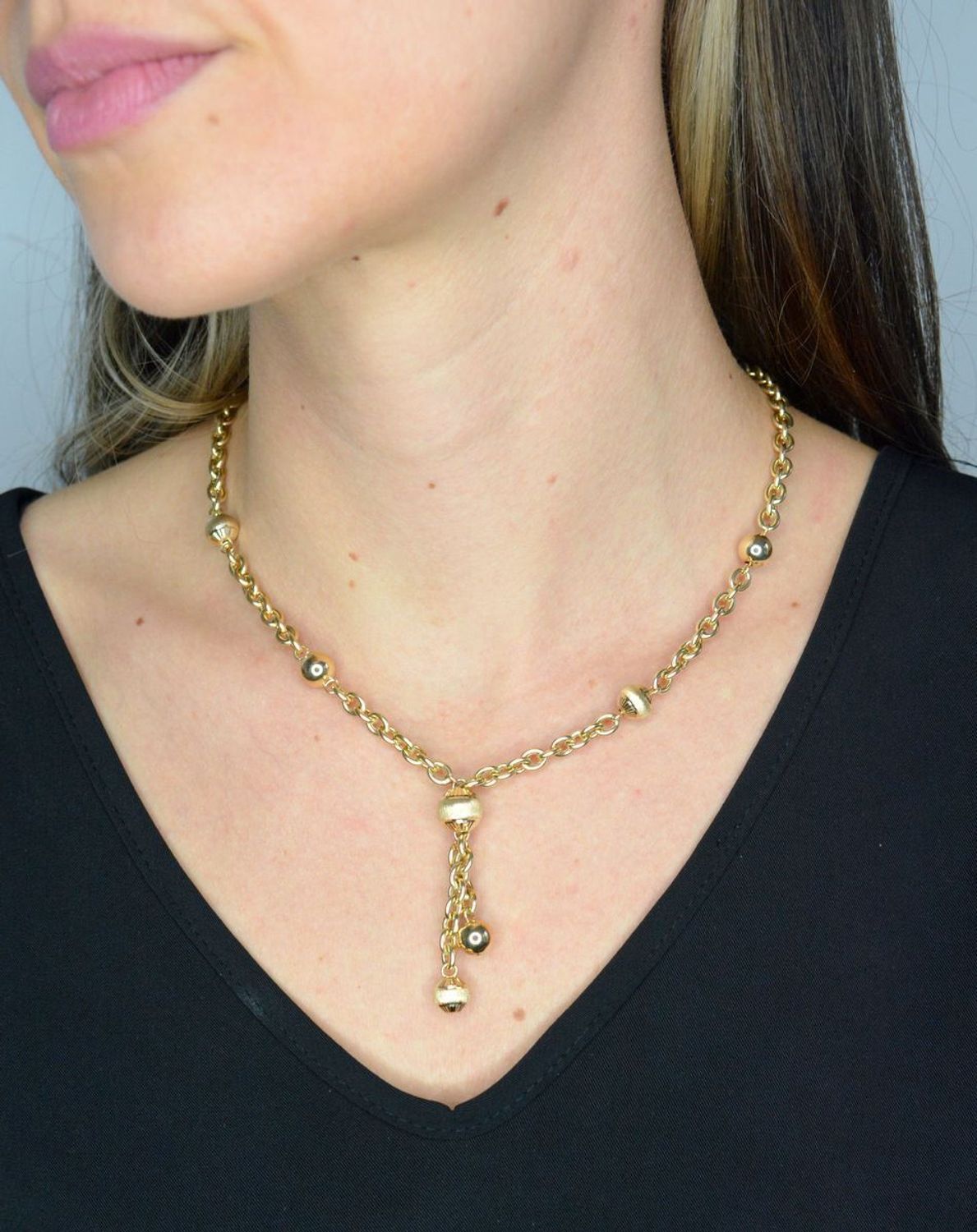 Złoty naszyjnik damski 585 ozdobiony kuleczkami DIA-NSZ-11954-585. Złoty naszyjnik damski. Złoty naszyjnik próby 585. Naszyjnik złoty damski z kulkami. Naszyjnik damski na prezent (2).jpg