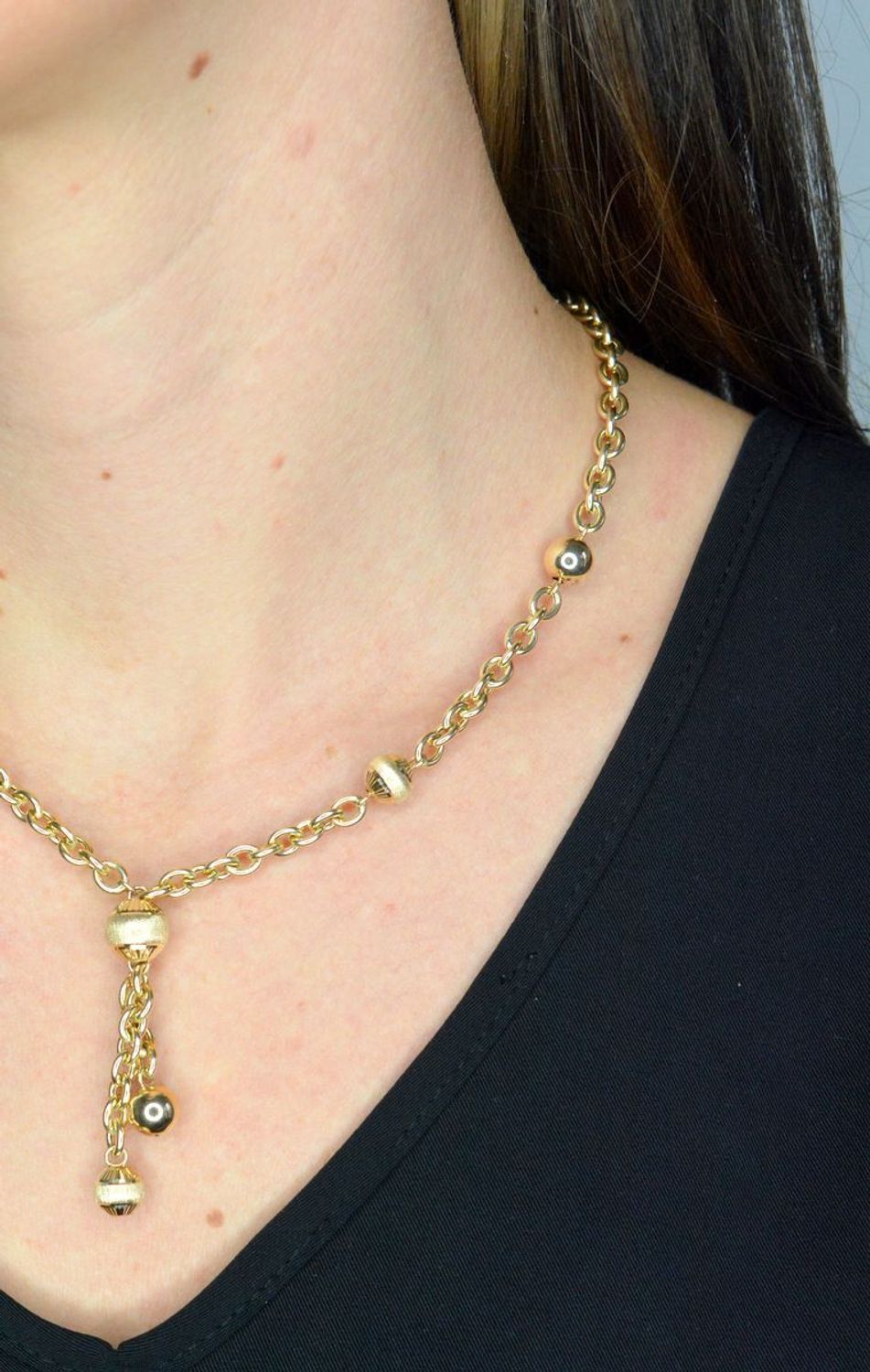 Złoty naszyjnik damski 585 ozdobiony kuleczkami DIA-NSZ-11954-585. Złoty naszyjnik damski. Złoty naszyjnik próby 585. Naszyjnik złoty damski z kulkami. Naszyjnik damski na prezent (2).jpg