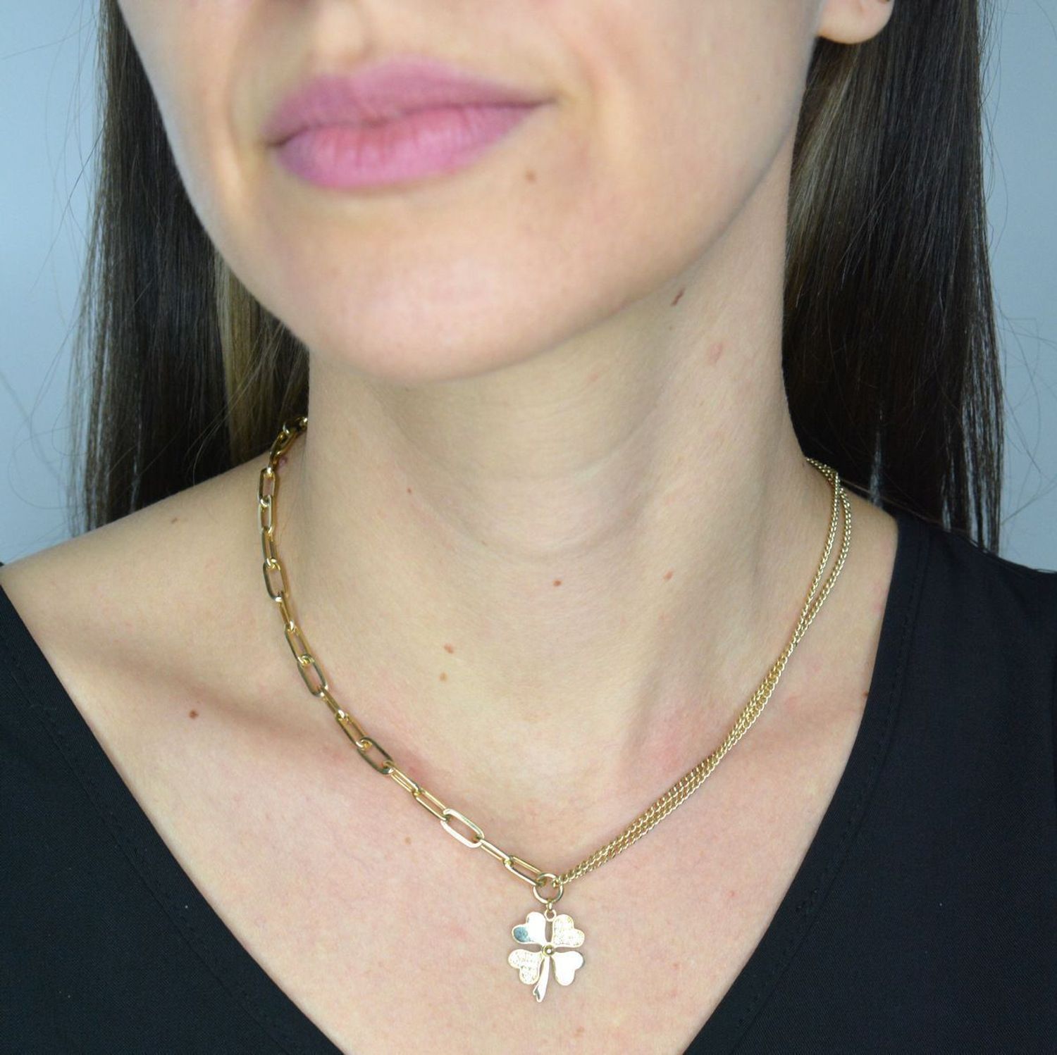 Złoty naszyjnik damski 585 dwa sploty z dużą koniczyną DIA-NSZ-11994-585. Złoty naszyjnik damski. Złoty naszyjnik próby 585. Naszyjnik złoty damski z koniczynką. Naszyjnik złoty na prezent (1).jpg