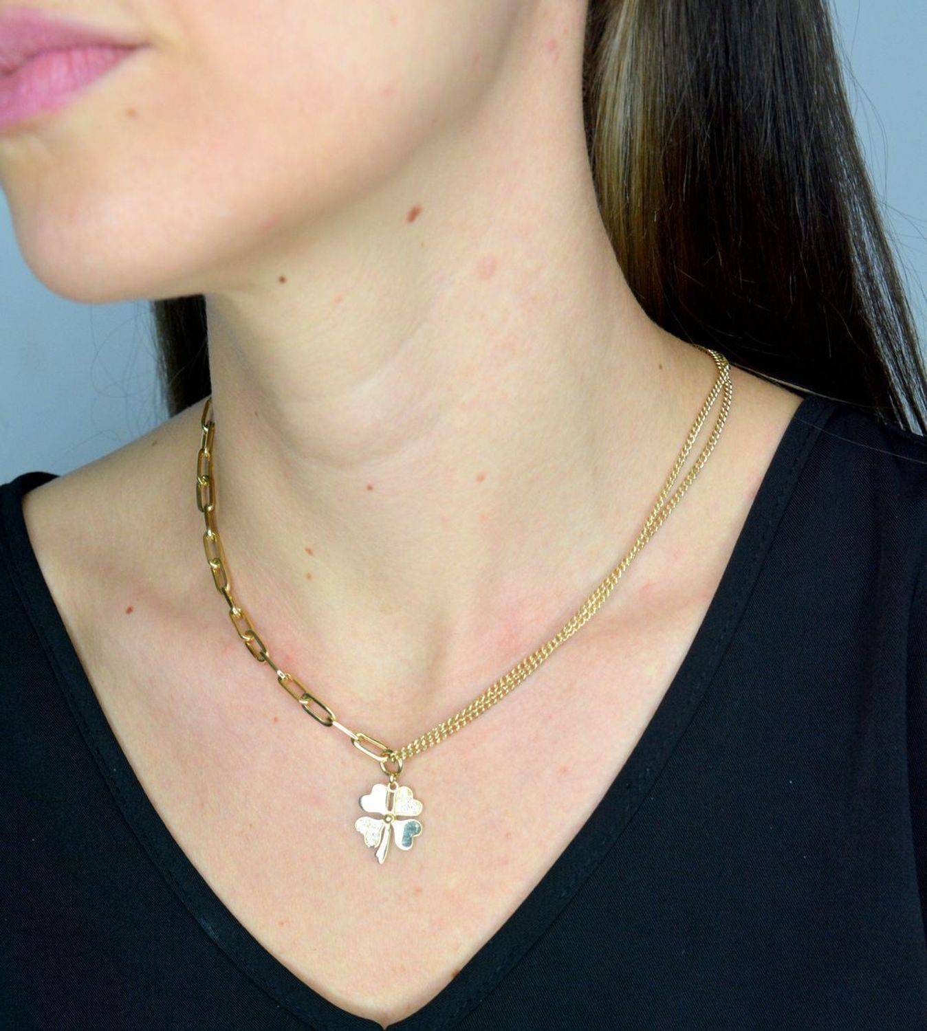 Złoty naszyjnik damski 585 dwa sploty z dużą koniczyną DIA-NSZ-11994-585. Złoty naszyjnik damski. Złoty naszyjnik próby 585. Naszyjnik złoty damski z koniczynką. Naszyjnik złoty na prezent (1).jpg