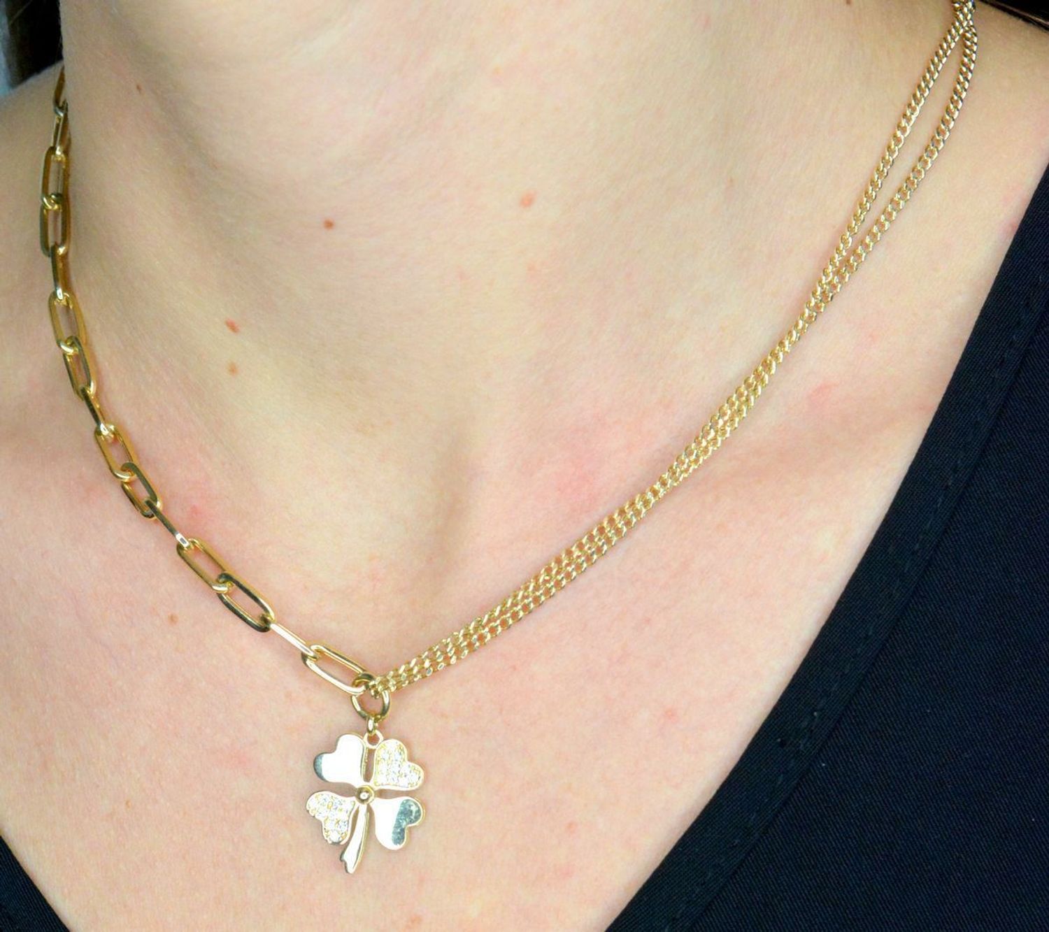 Złoty naszyjnik damski 585 dwa sploty z dużą koniczyną DIA-NSZ-11994-585. Złoty naszyjnik damski. Złoty naszyjnik próby 585. Naszyjnik złoty damski z koniczynką. Naszyjnik złoty na prezent (1).jpg