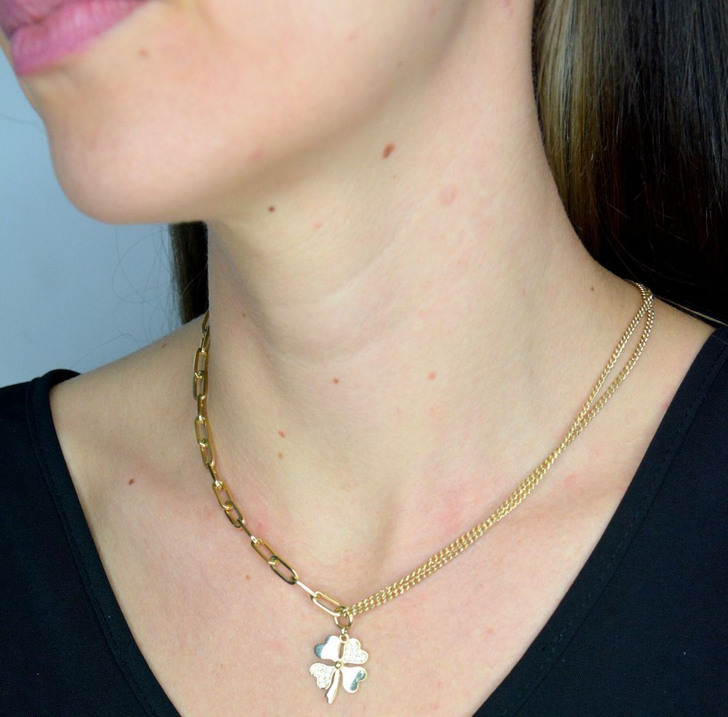 Złoty naszyjnik damski 585 dwa sploty z dużą koniczyną DIA-NSZ-11994-585. Złoty naszyjnik damski. Złoty naszyjnik próby 585. Naszyjnik złoty damski z koniczynką. Naszyjnik złoty na prezent (1).jpg