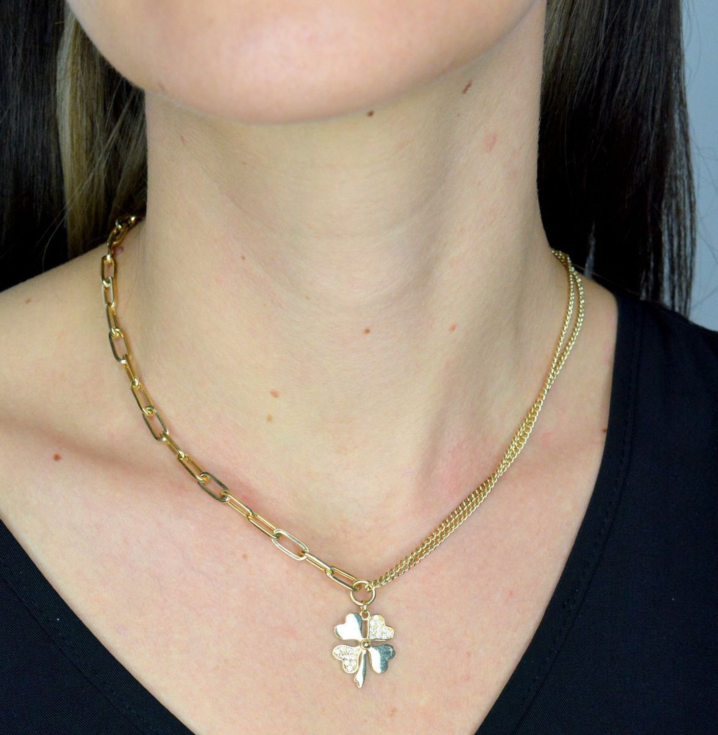 Złoty naszyjnik damski 585 dwa sploty z dużą koniczyną DIA-NSZ-11994-585. Złoty naszyjnik damski. Złoty naszyjnik próby 585. Naszyjnik złoty damski z koniczynką. Naszyjnik złoty na prezent (1).jpg