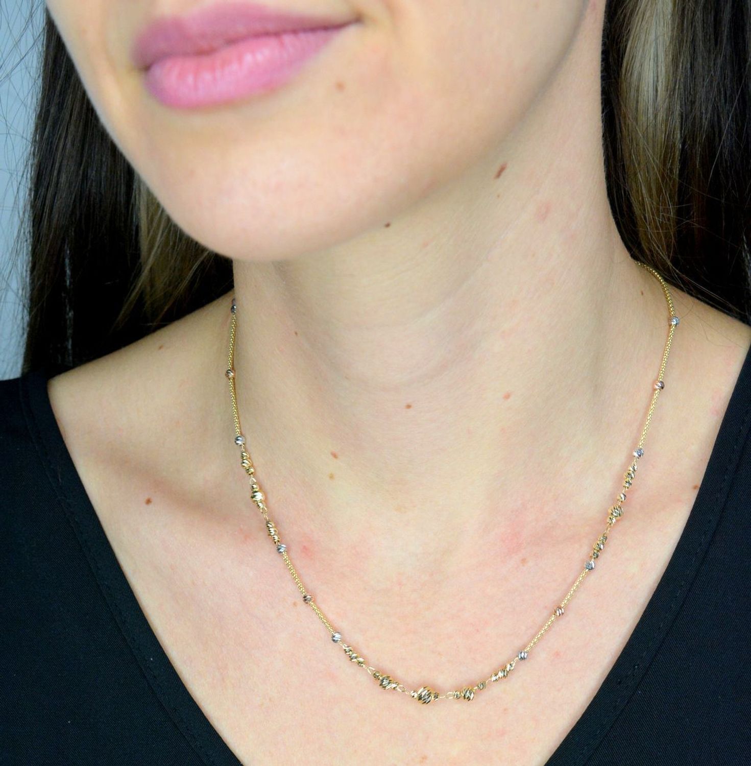 Złoty naszyjnik damski 585 kuleczki białe złoto DIA-NSZ-11995-585. Złoty naszyjnik damski. Złoty naszyjnik próby 585. Naszyjnik złoty damski z kulkami. Naszyjnik złoty na prezent (2).jpg