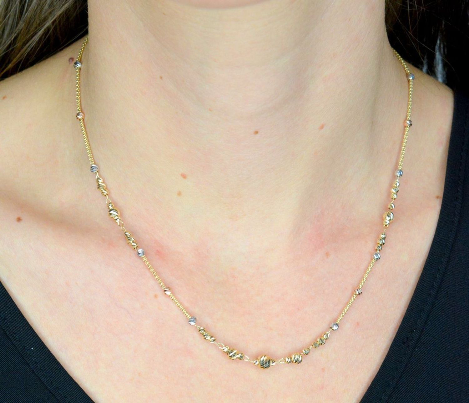 Złoty naszyjnik damski 585 kuleczki białe złoto DIA-NSZ-11995-585. Złoty naszyjnik damski. Złoty naszyjnik próby 585. Naszyjnik złoty damski z kulkami. Naszyjnik złoty na prezent (2).jpg