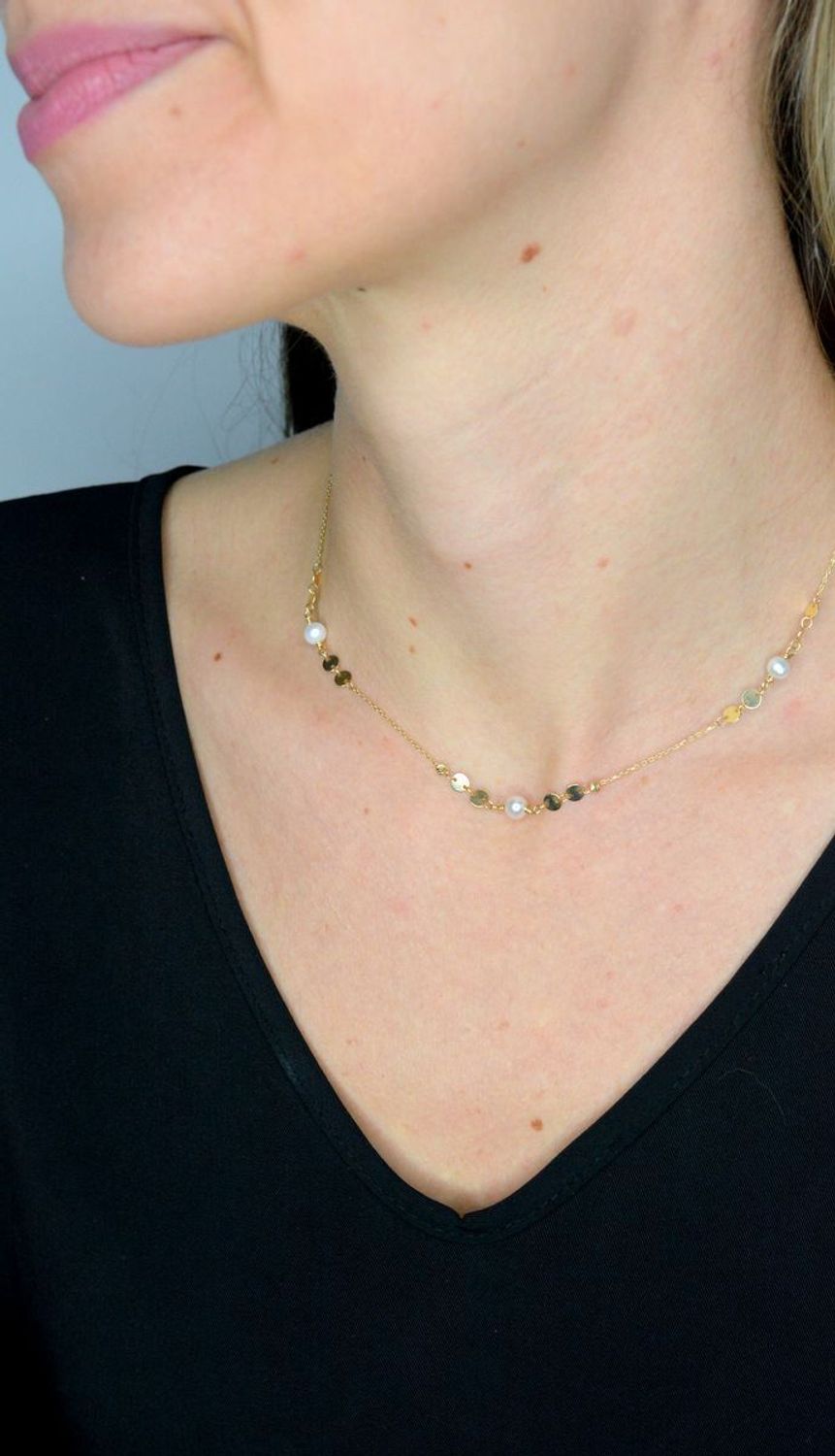 Złoty naszyjnik damski 585 celebrytka płaskie kółeczka z perłami DIA-NSZ-11997-585. Złoty naszyjnik damski. Złoty naszyjnik próby 585. Naszyjnik złoty damski z perłami. Naszyjnik z perłami i blaszkami na prezent (2).jpg