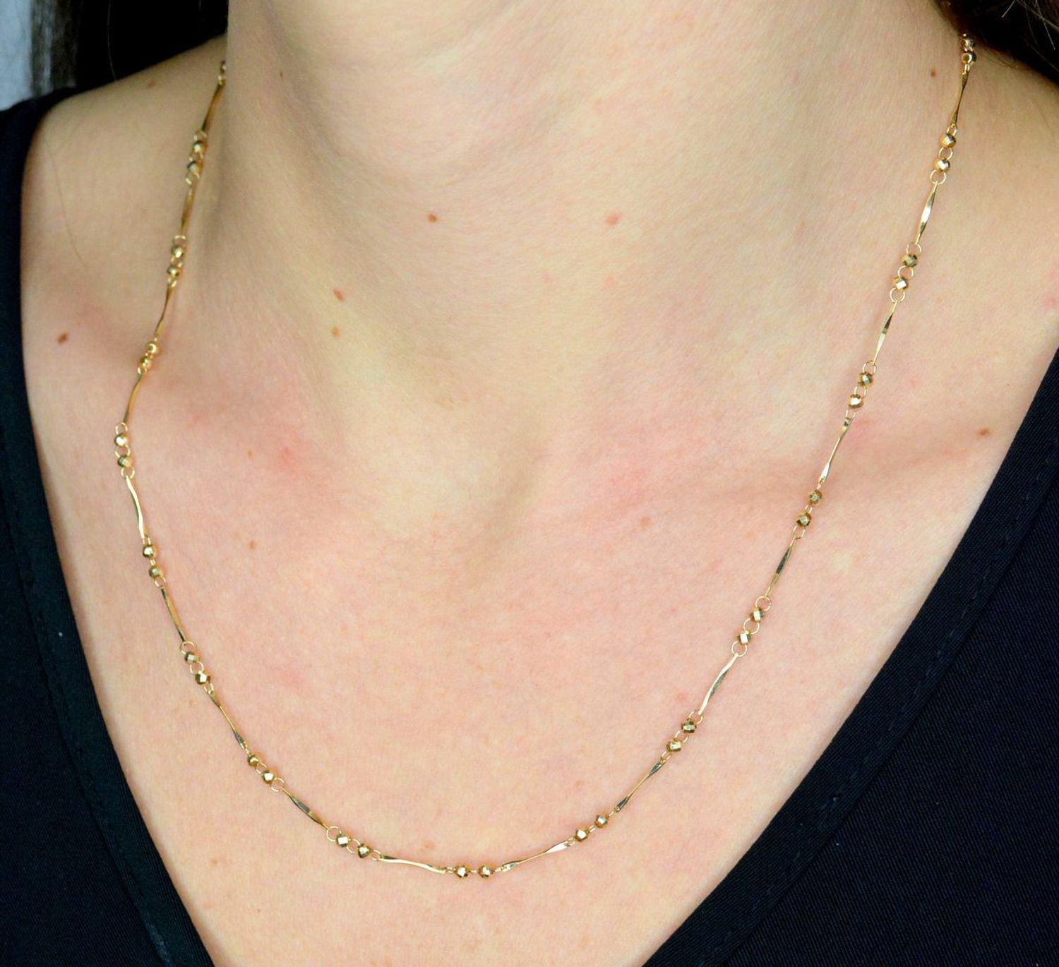 Złoty naszyjnik damski 585 kuleczki grawerowane DIA-NSZ-11998-585. Złoty naszyjnik damski. Złoty naszyjnik próby 585. Naszyjnik złoty damski z kulkami. Naszyjnik złoty na prezent (2).jpg