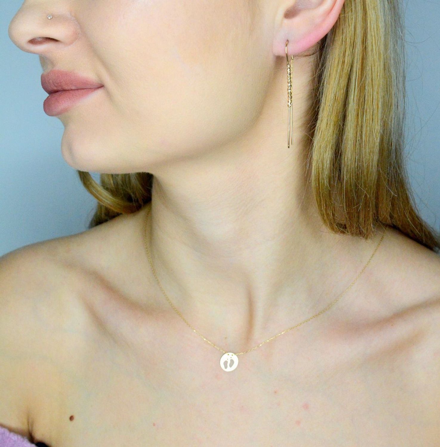 Naszyjnik złoty stópki próba 585, DIA-NSZ-12161-585 inspirowany ponadczasowym dodatkiem w postaci stópek. Biżuteria zaprojektowana z pasji, z dbałością o każdy detal i szczegół. 1.jpg