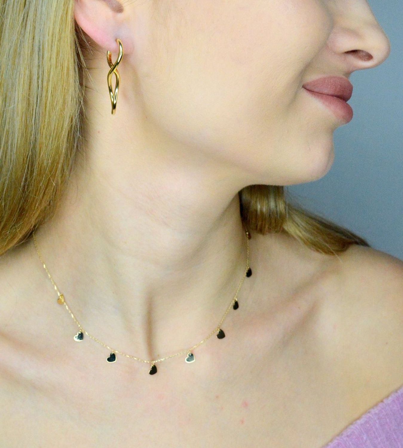 Naszyjnik złoty sześć serduszek finezyjnie zaczepionych próba 585, DIA-NSZ-12163-585 Delikatny naszyjnik wykonany z najwyższej jakości złota próby 585. Łańcuszek z wiszącymi serduszkami..jpg