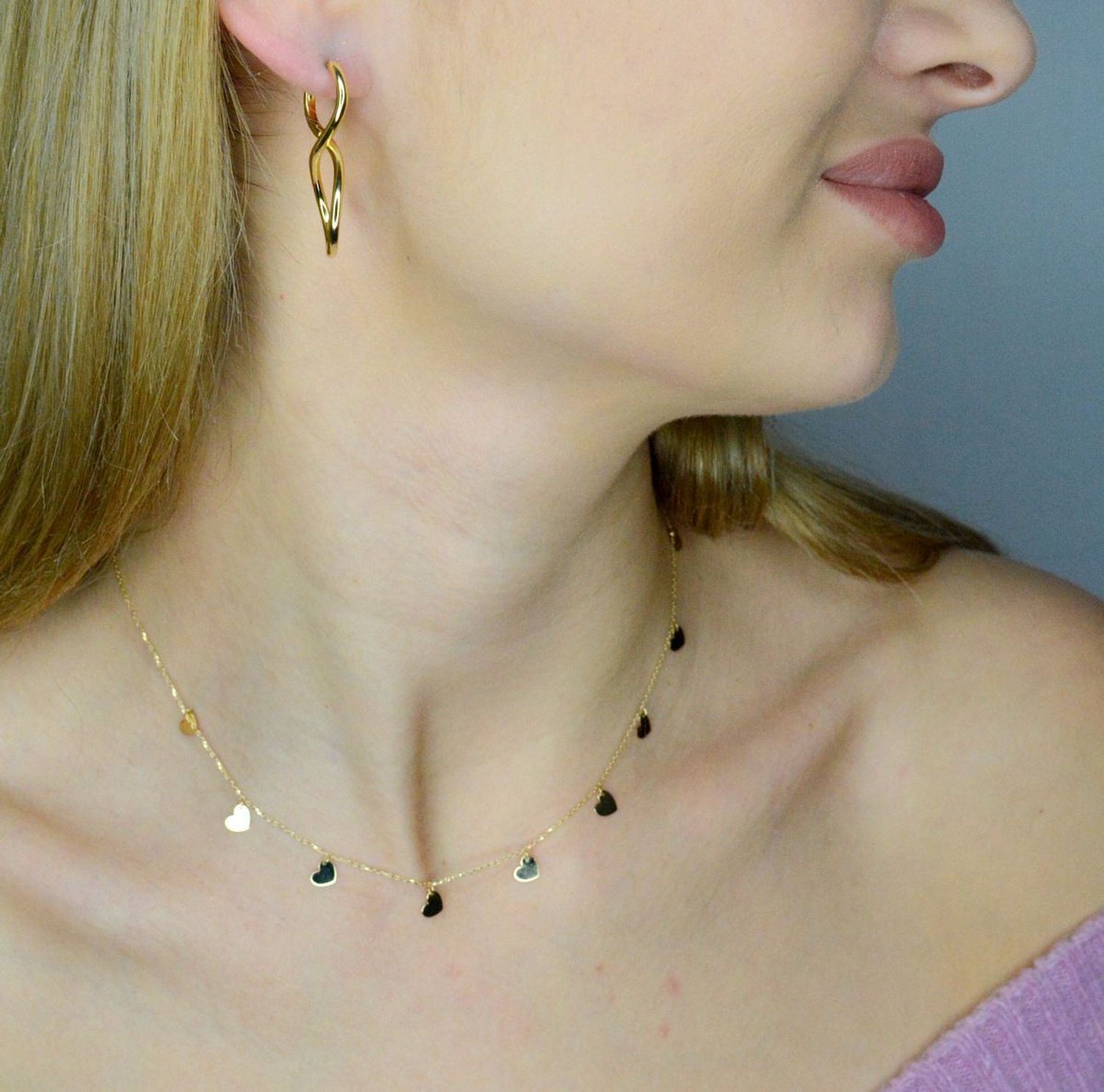 Naszyjnik złoty sześć serduszek finezyjnie zaczepionych próba 585, DIA-NSZ-12163-585 Delikatny naszyjnik wykonany z najwyższej jakości złota próby 585. Łańcuszek z wiszącymi serduszkami..jpg