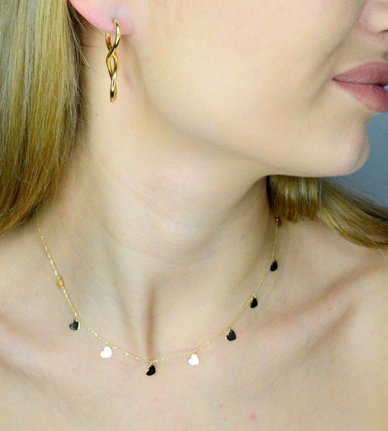 Naszyjnik złoty sześć serduszek finezyjnie zaczepionych próba 585, DIA-NSZ-12163-585 Delikatny naszyjnik wykonany z najwyższej jakości złota próby 585. Łańcuszek z wiszącymi serduszkami..jpg