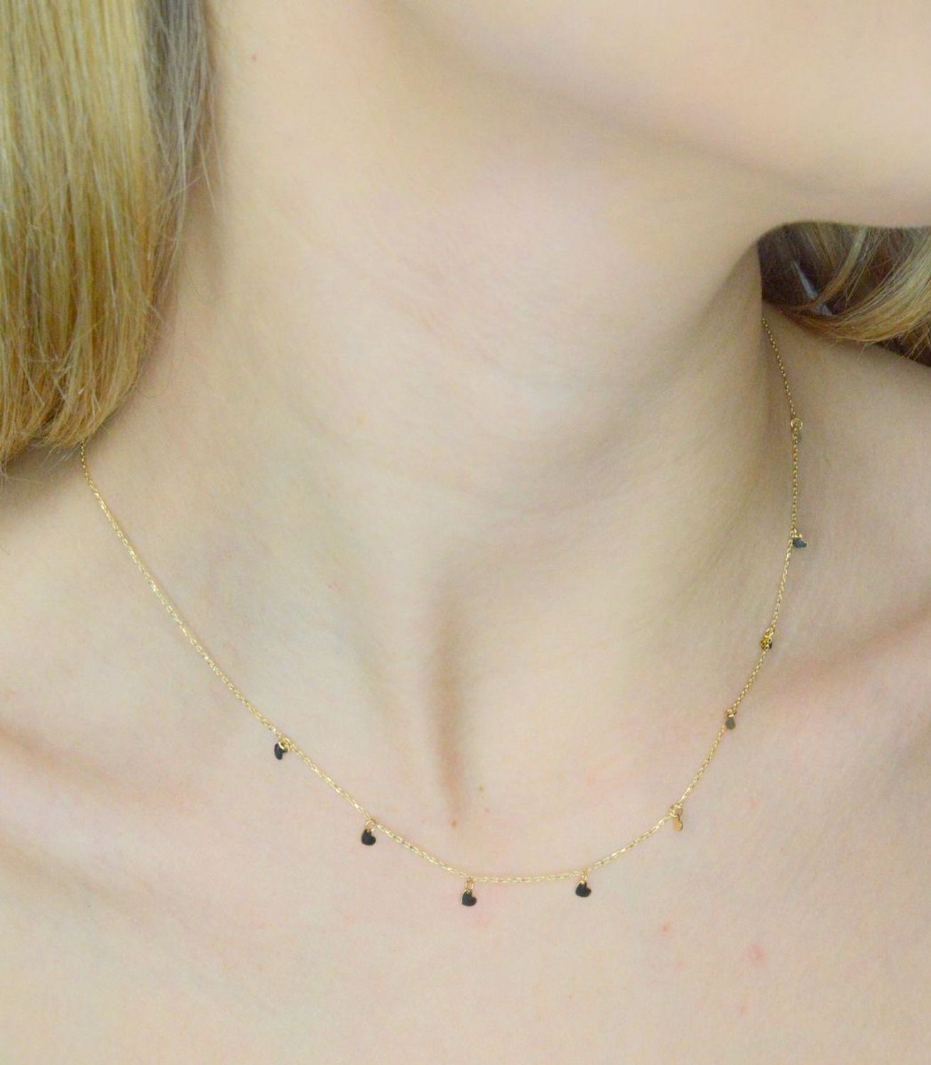 Naszyjnik złoty wiszące małe serduszka próba 585, DIA-NSZ-12164-585 Delikatny naszyjnik wykonany z najwyższej jakości złota próby 585..jpg