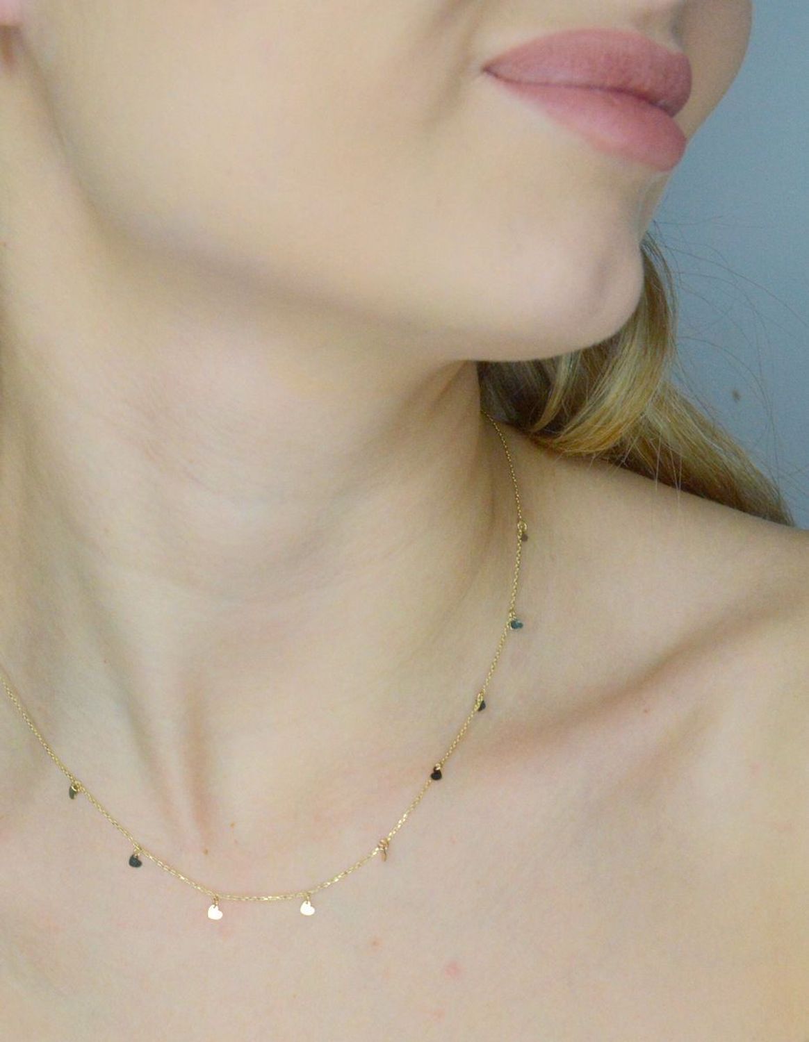 Naszyjnik złoty wiszące małe serduszka próba 585, DIA-NSZ-12164-585 Delikatny naszyjnik wykonany z najwyższej jakości złota próby 585..jpg