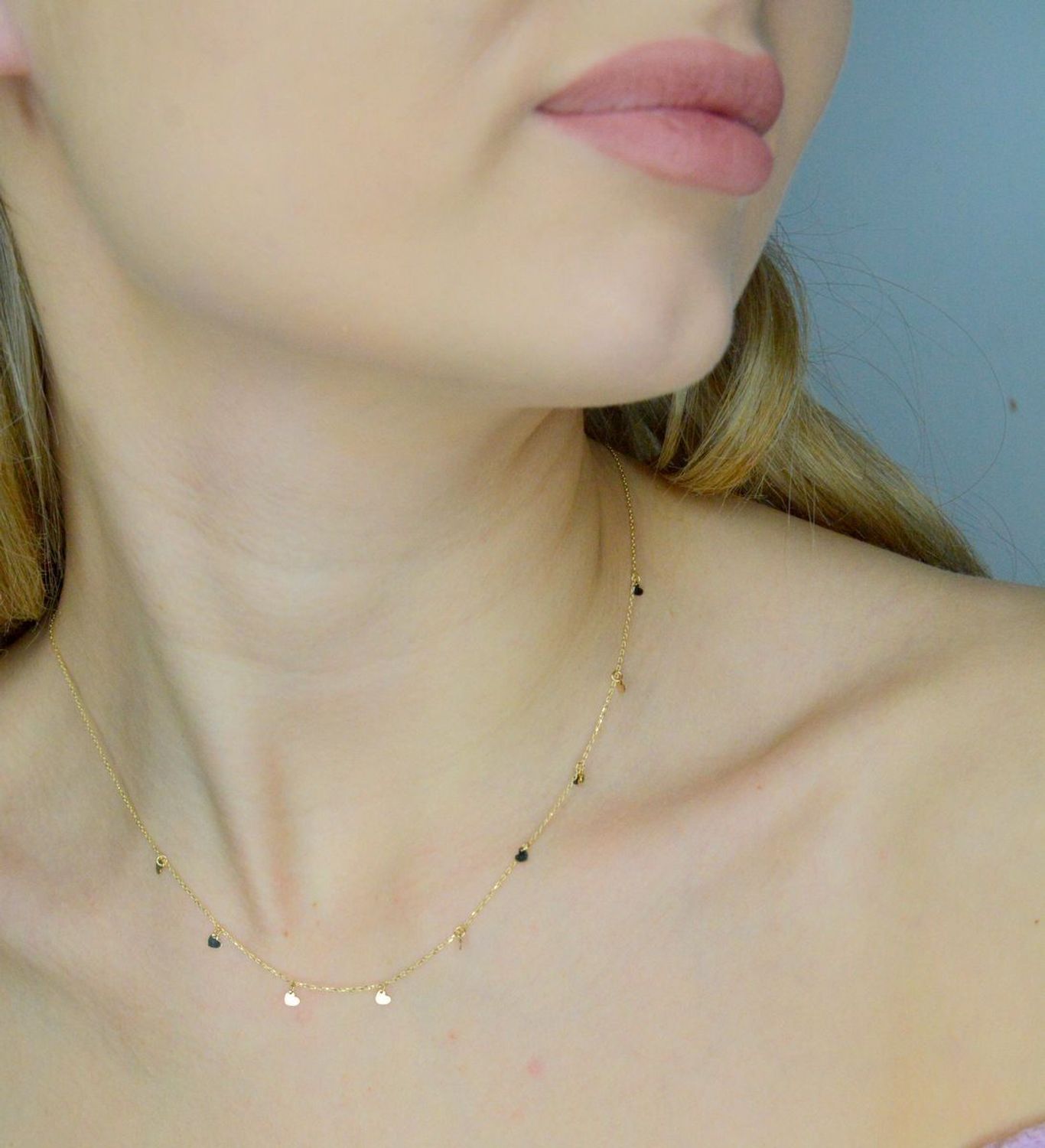 Naszyjnik złoty wiszące małe serduszka próba 585, DIA-NSZ-12164-585 Delikatny naszyjnik wykonany z najwyższej jakości złota próby 585..jpg