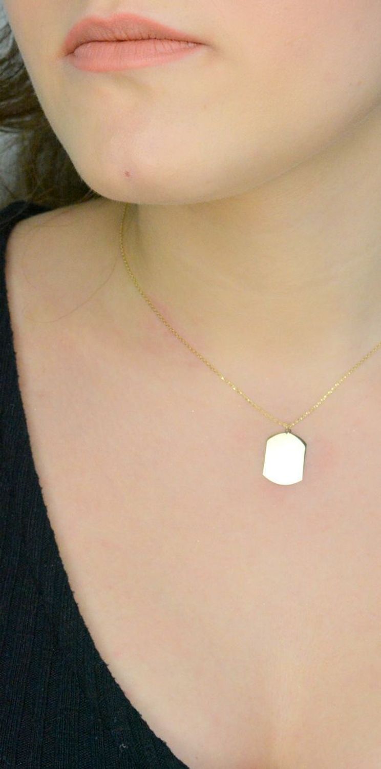 Naszyjnik złoty blaszka do graweru, próba 585 DIA-NSZ-12167-585, Delikatny naszyjnik wykonany z najwyższej jakości złota próby 585. Łańcuszek z blaszką prostokątną, z możliwością wykonania na niej graweru1.jpg