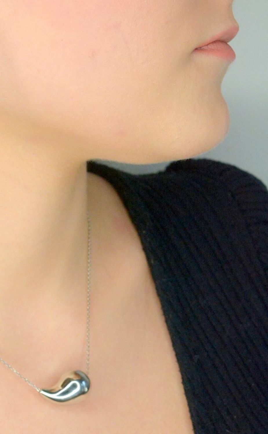 Srebrny naszyjnik damski celebrytka 925 modna zawieszka gładka kropla DIA-NSZ-12190-925. Naszyjnik srebrny damski. srebrny naszyjnik damski na prezent. Naszyjnik srebrny damski z kroplą.1.jpg