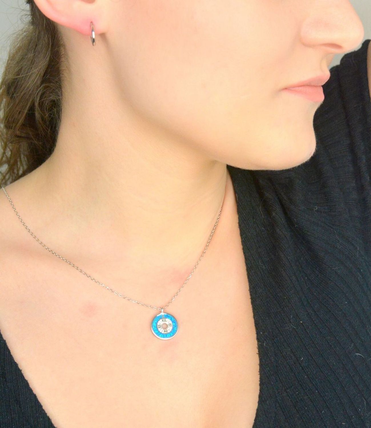 Srebrny naszyjnik damski celebrytka 925 kółko z niebieskim opalem DIA-NSZ-12245-925 (2).jpg