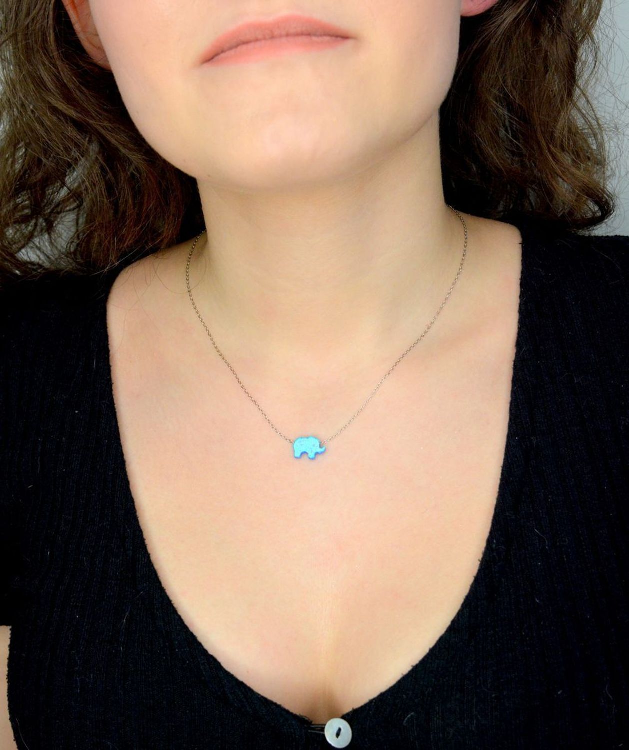 Srebrny naszyjnik damski celebrytka 925 słonik z niebieskim opalem DIA-NSZ-12246-925 (2).jpg